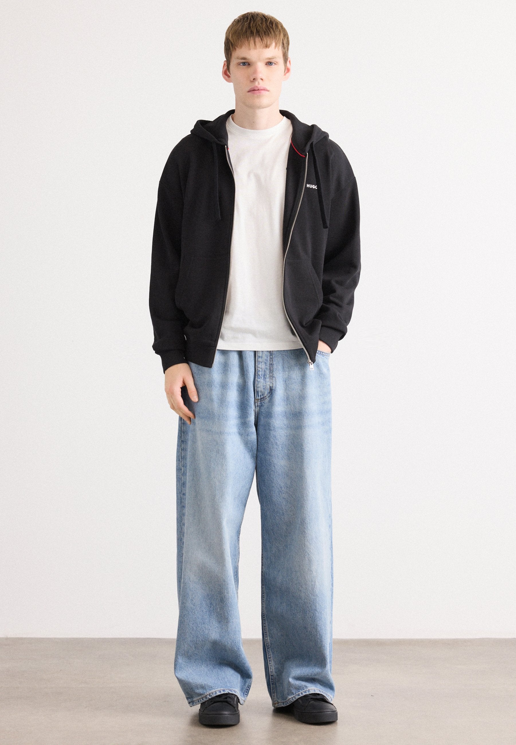 DAPO ZIP - Zip-up sweatshirt - black