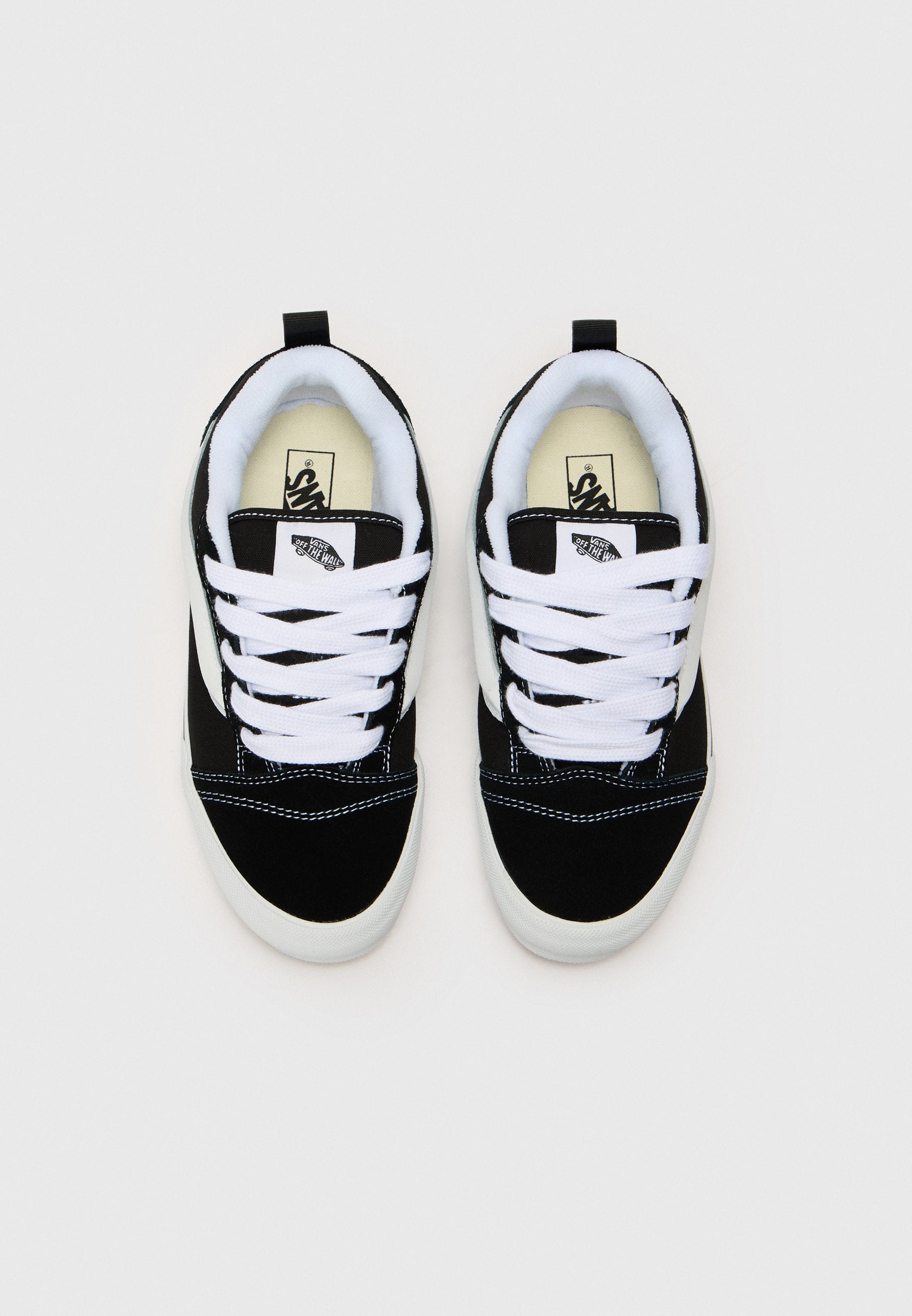 KNU SKOOL UNISEX - Skate shoes - black/true white