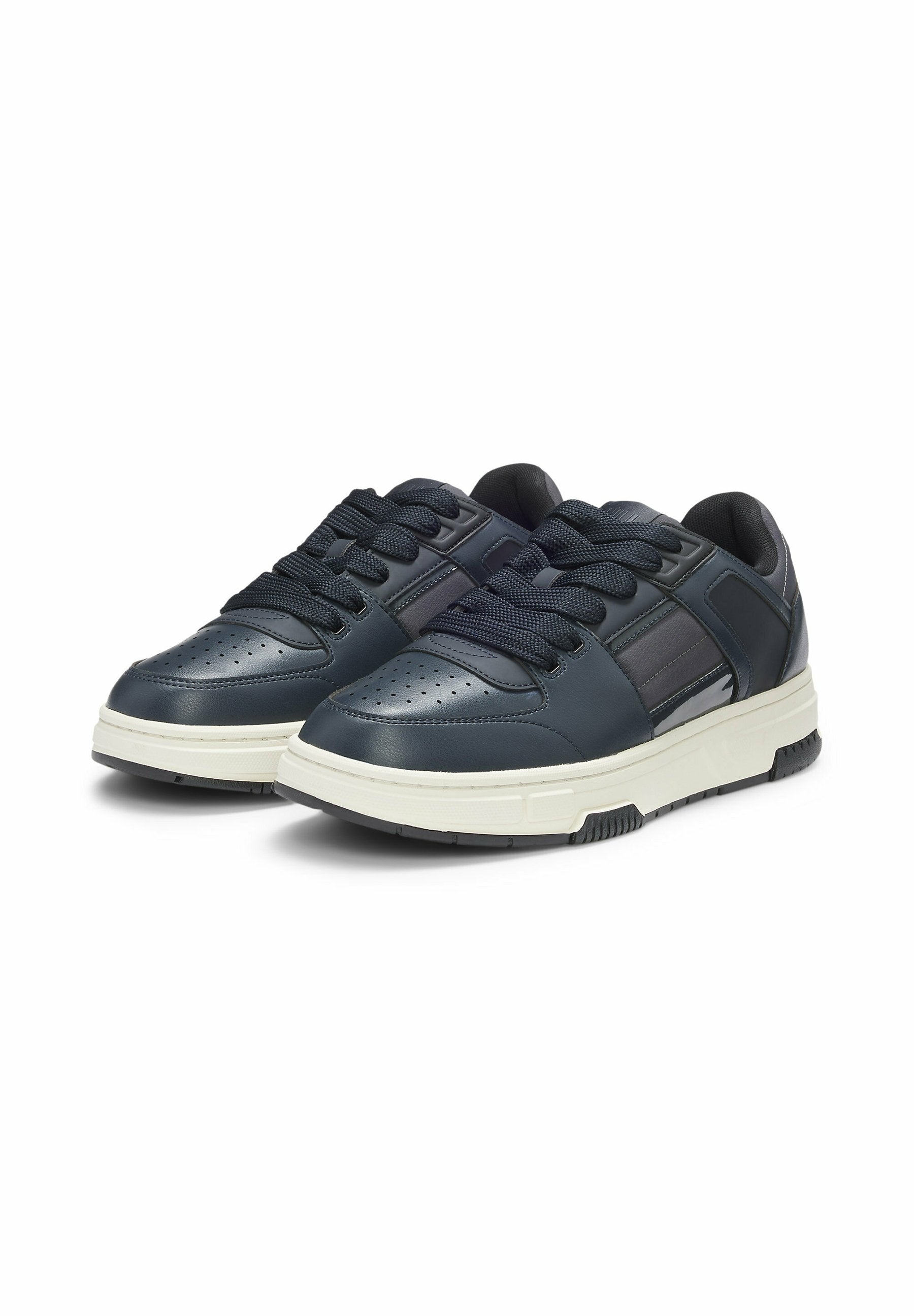 Trainers - dark blue one