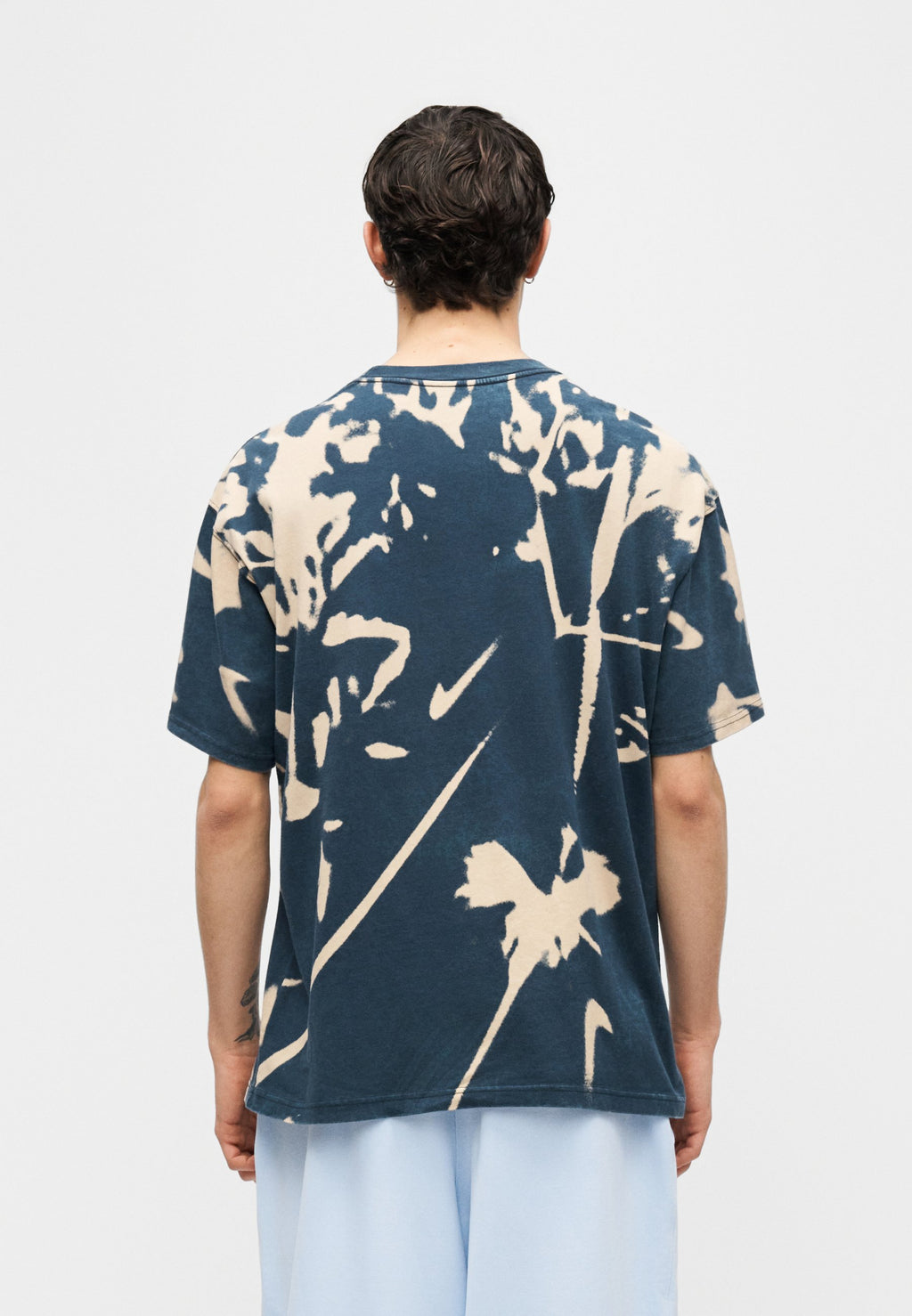 TEE FLORAL - T-shirt imprimé - obsidian foncé/sable clair