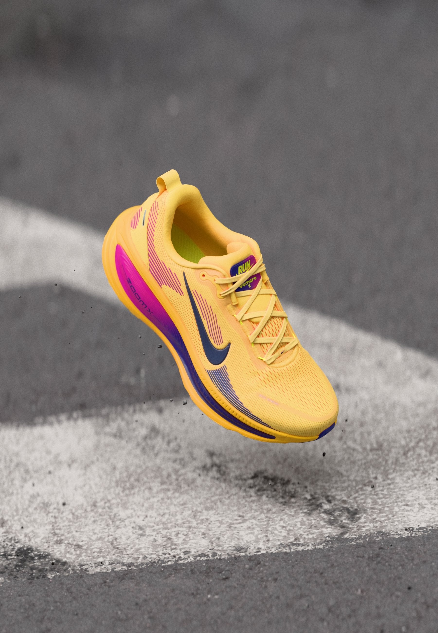 VOMERO UNISEX - Road running shoes - citron pulse/blue void/laser orange/hyper violet/indigo burst/volt