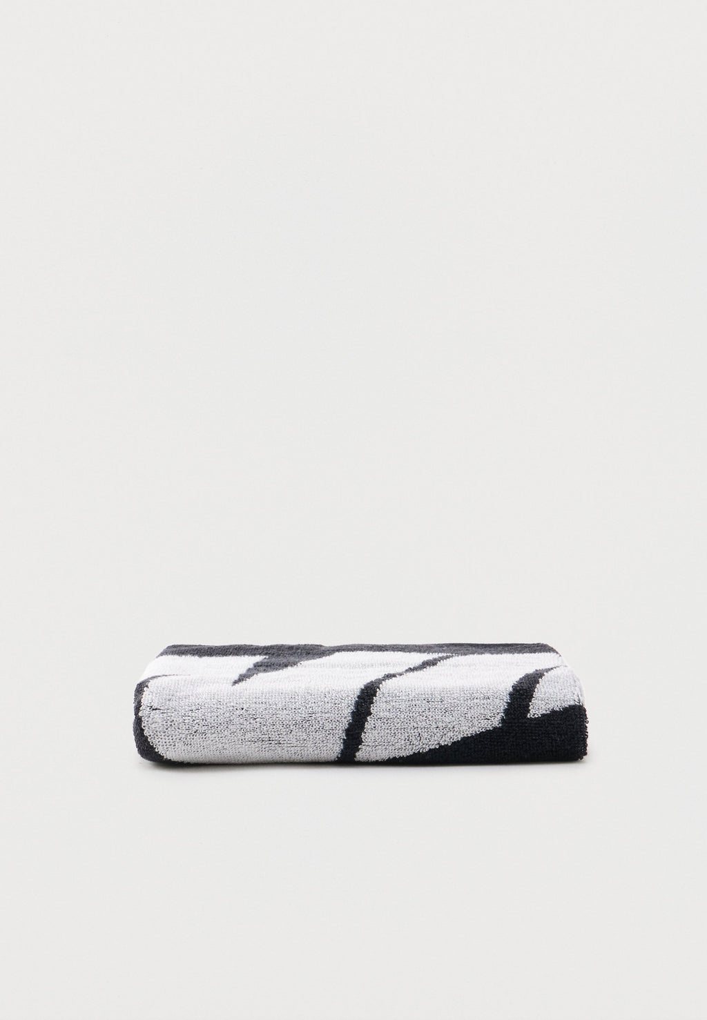 MEDIUM GRAPHIC UNISEX - Towel - black/white