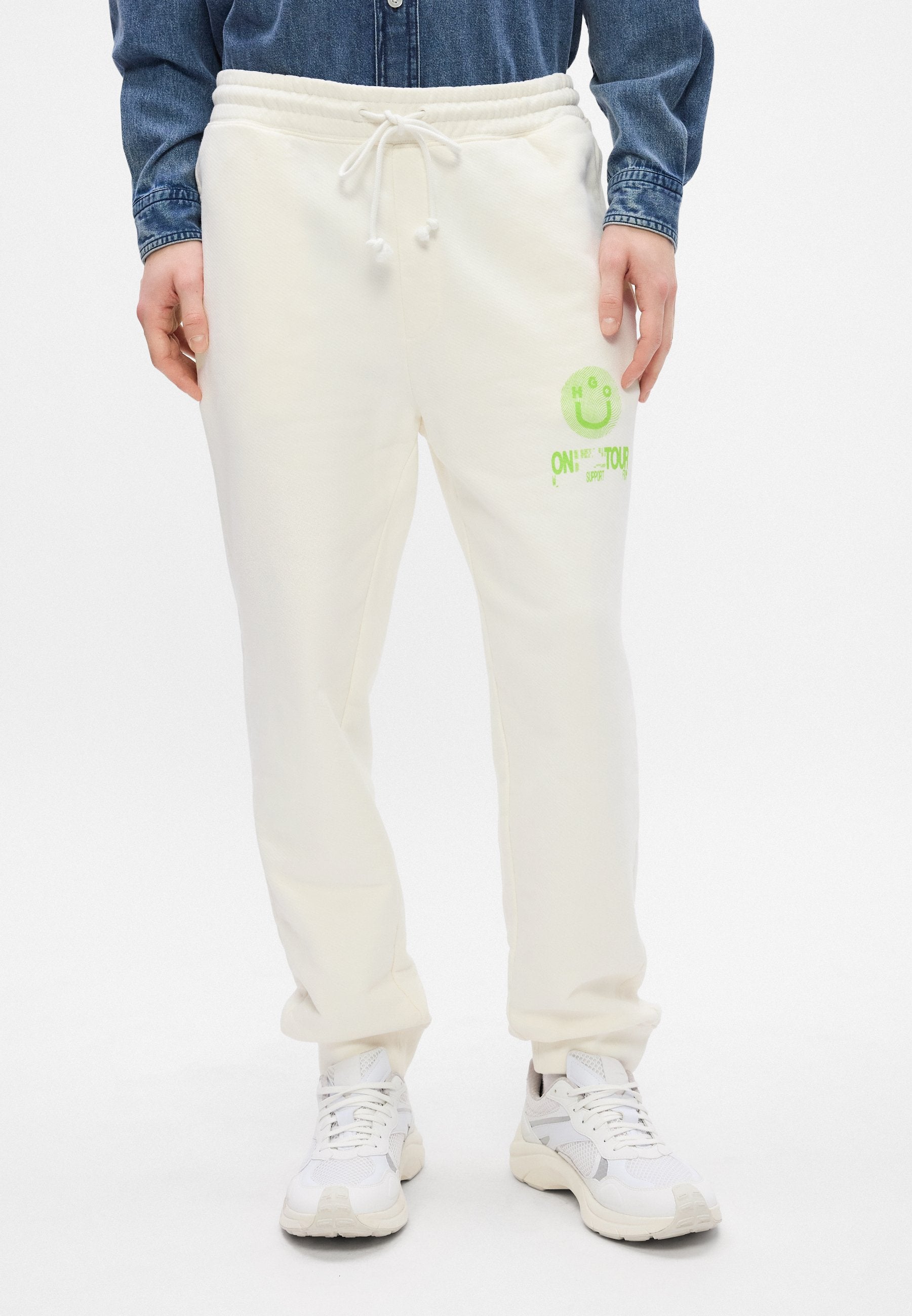 NEVEZ  - Tracksuit bottoms - white