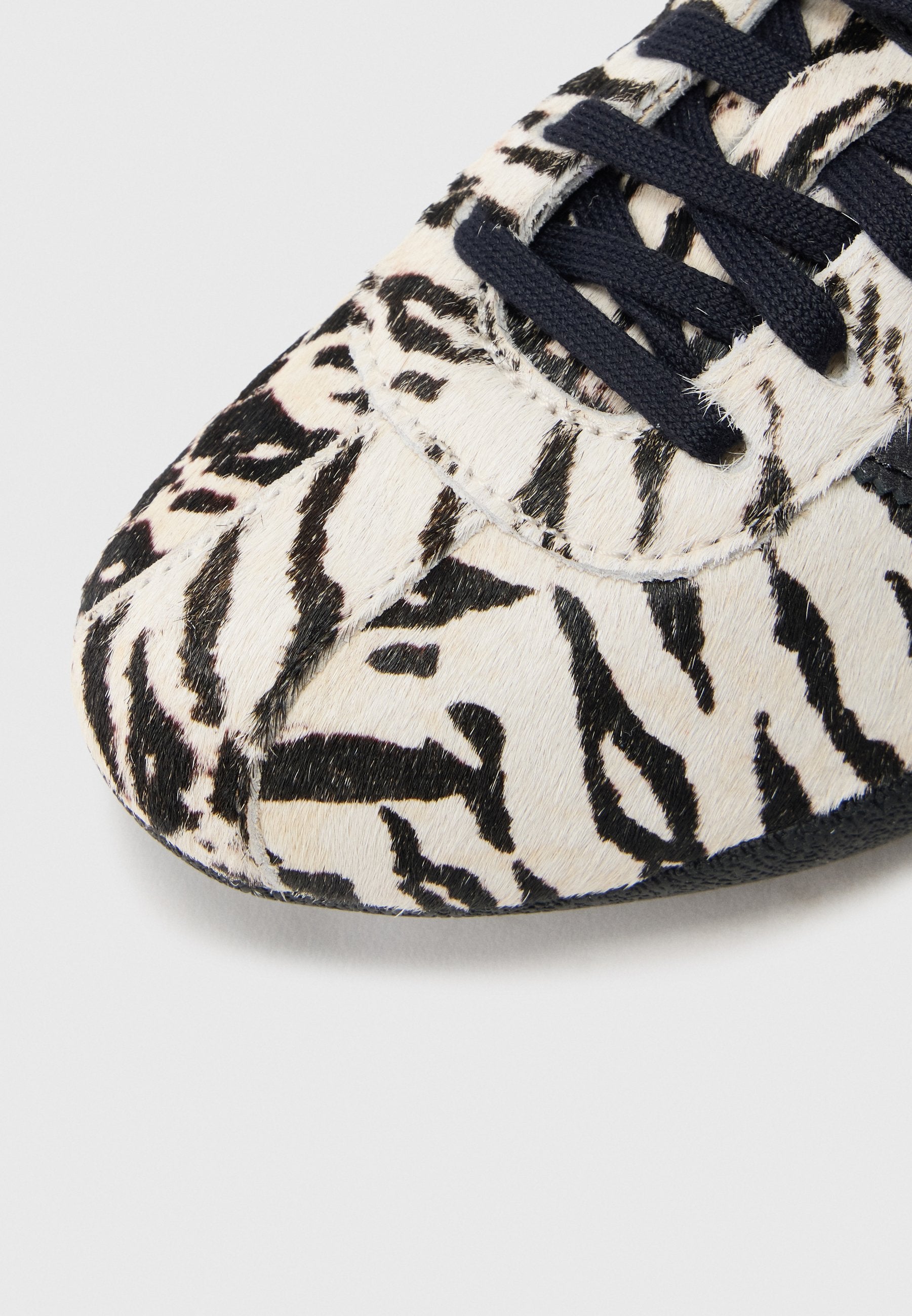 TOKYO W - Trainers - off white/core black/wonder white