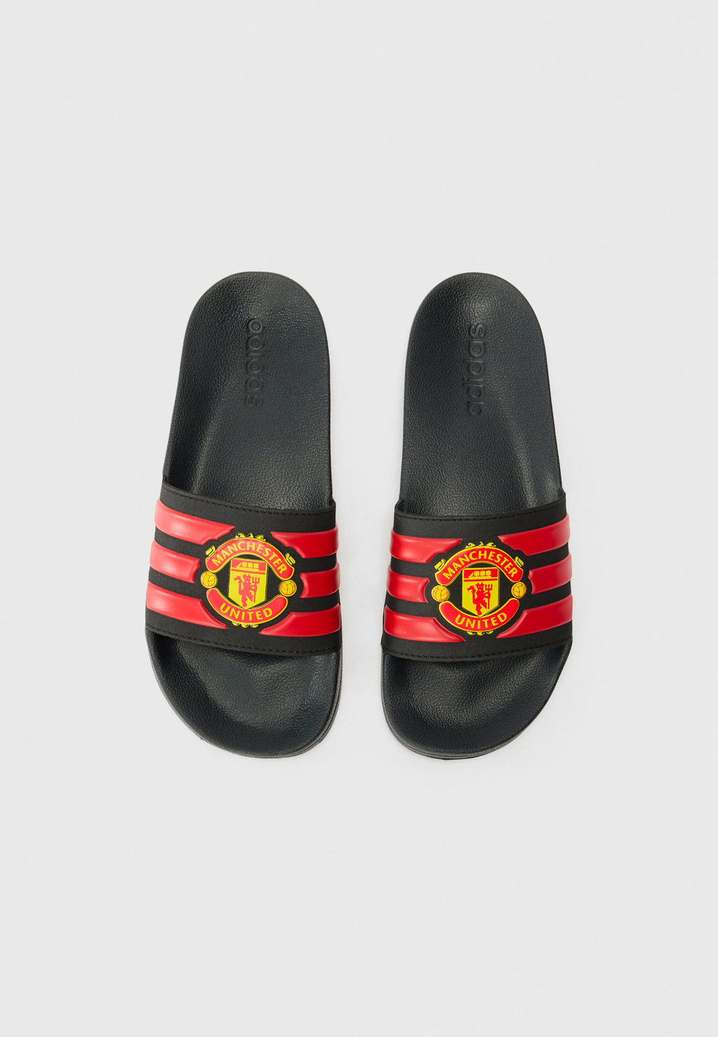 ADILETTE MANCHESTER UNITED UNISEX - نعال حمام - أسود أساسي/أحمر/أبيض