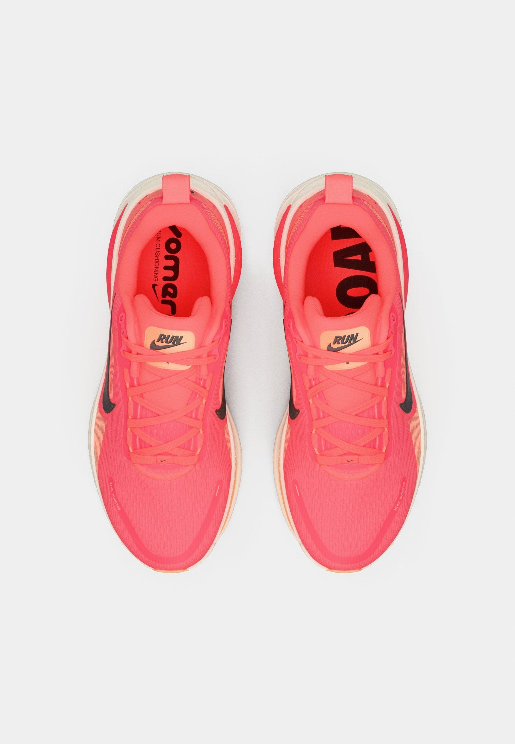 VOMERO 18 - Chaussures de running sur route - hot lava/black/chalk/orange pulse/orange chalk