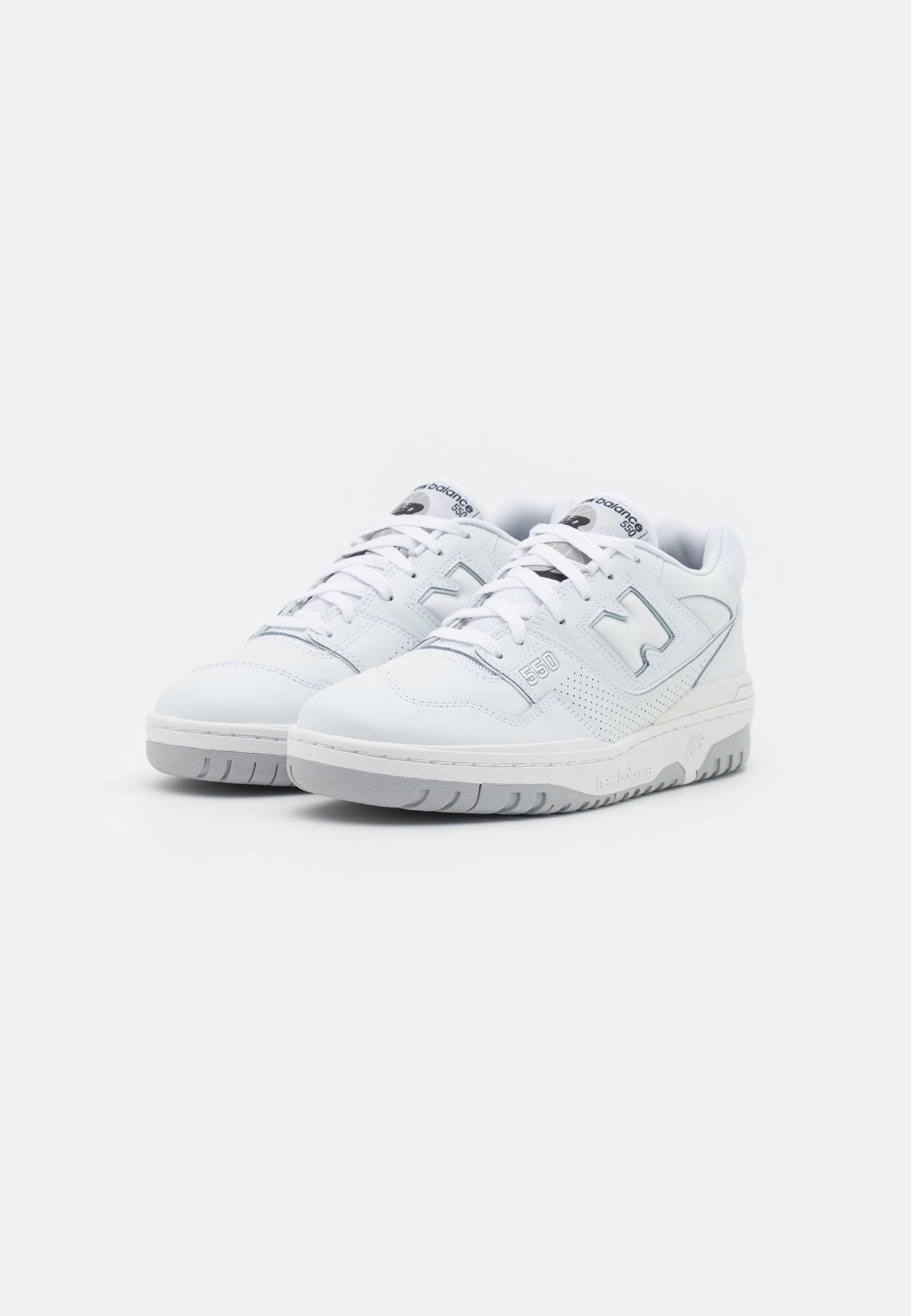 550 - Basketball shoes - white