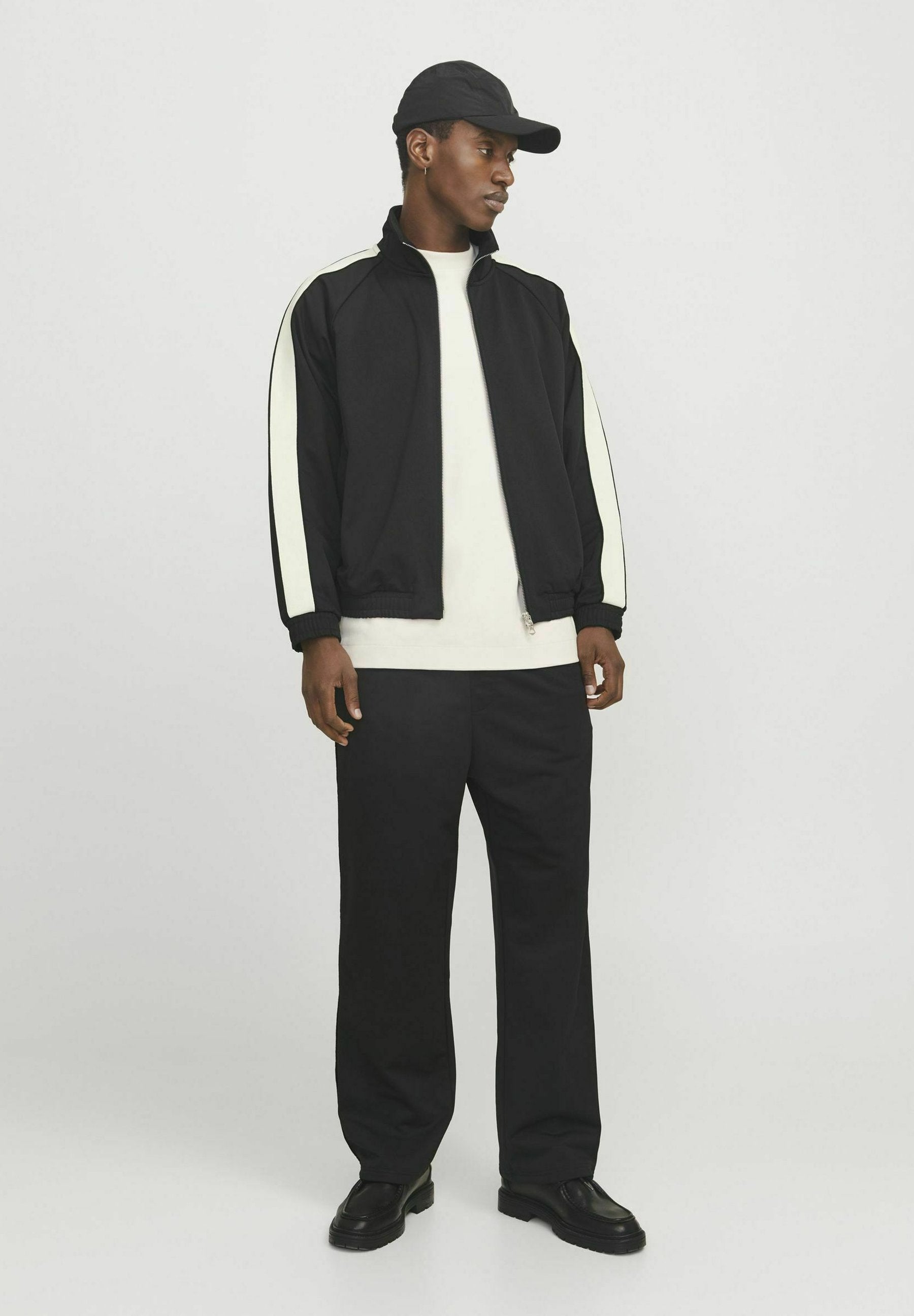 Joggers Loose Fit - Tracksuit bottoms - black