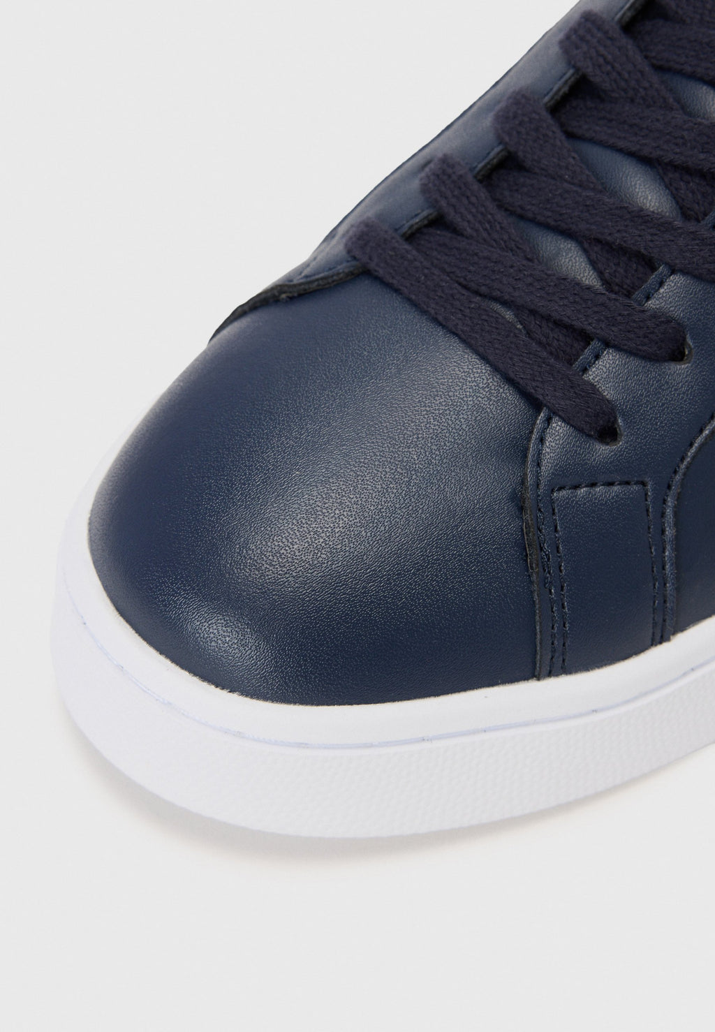LONDON - Trainers - salute