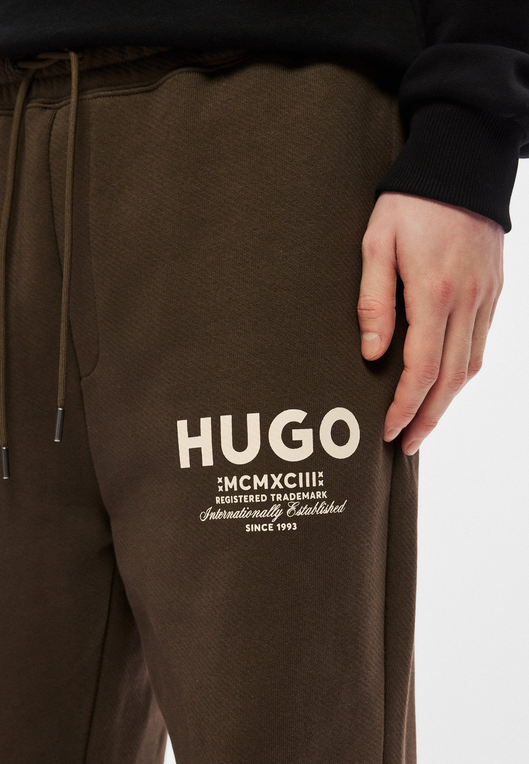NEVEZ - Tracksuit bottoms - dark brown