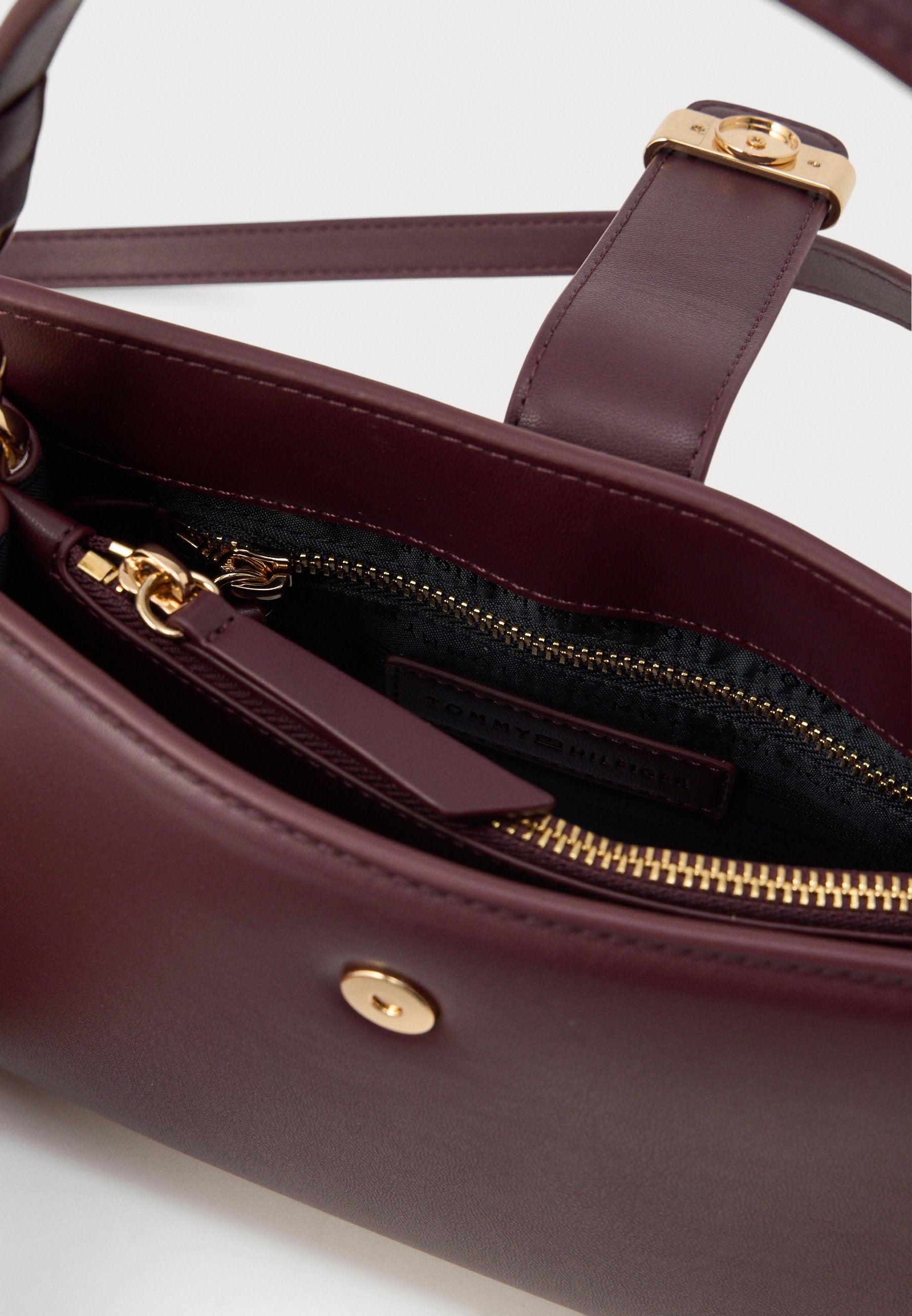 HERITAGE TH MONOGRAM PLAQUE SATCHEL - Çanta - marzemino