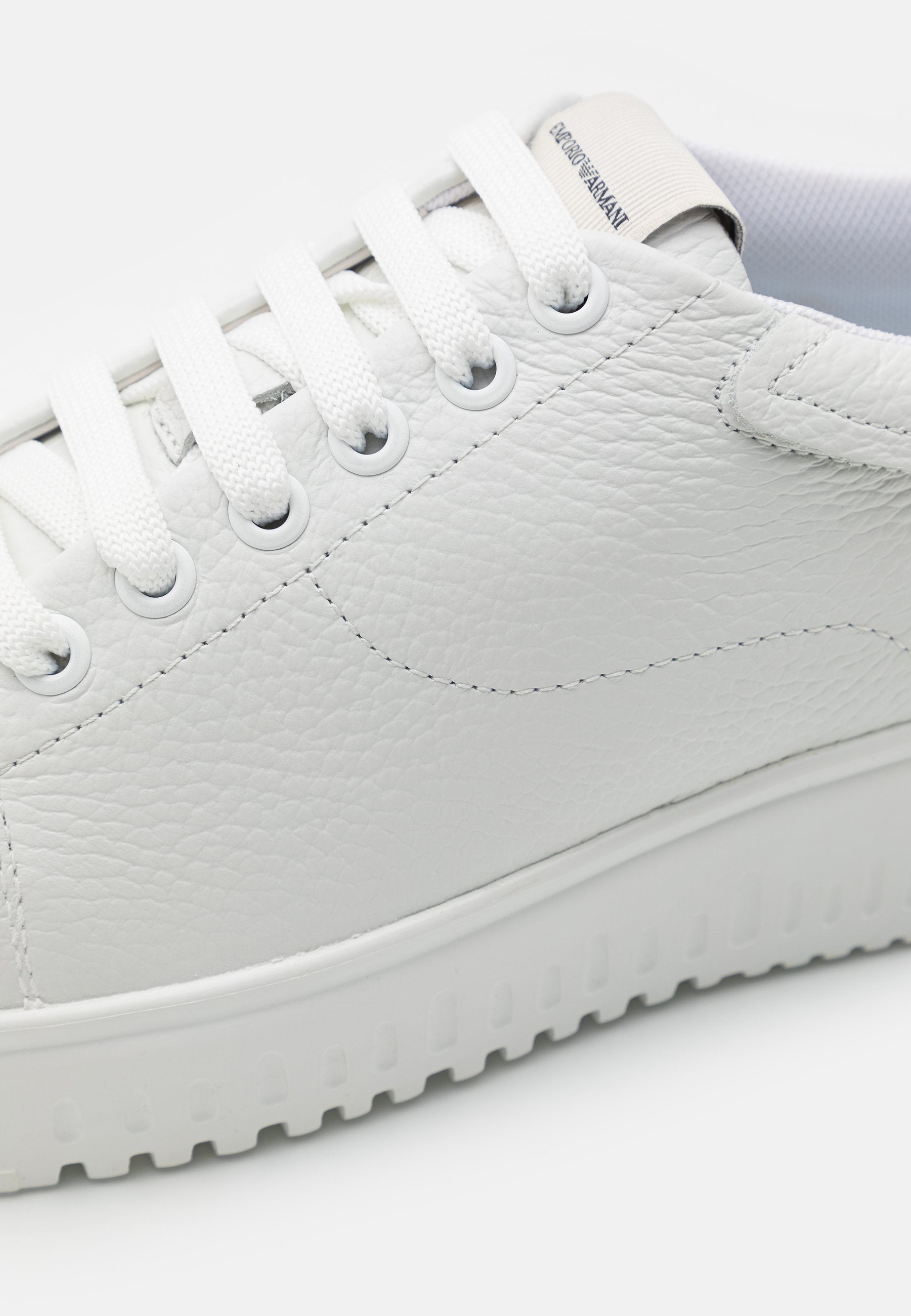 Trainers - white