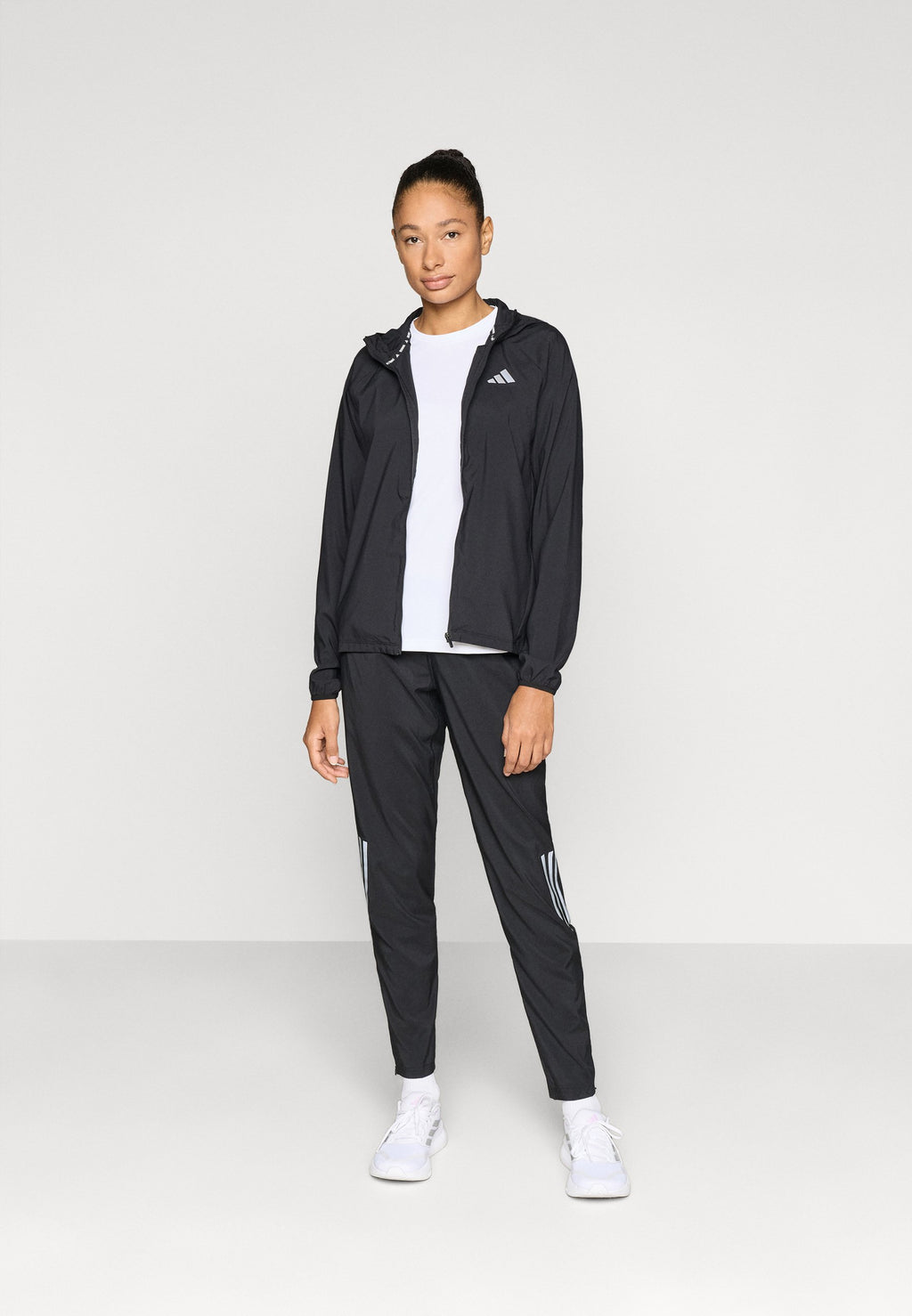 RUN ESS JKT W - Windbreaker - black
