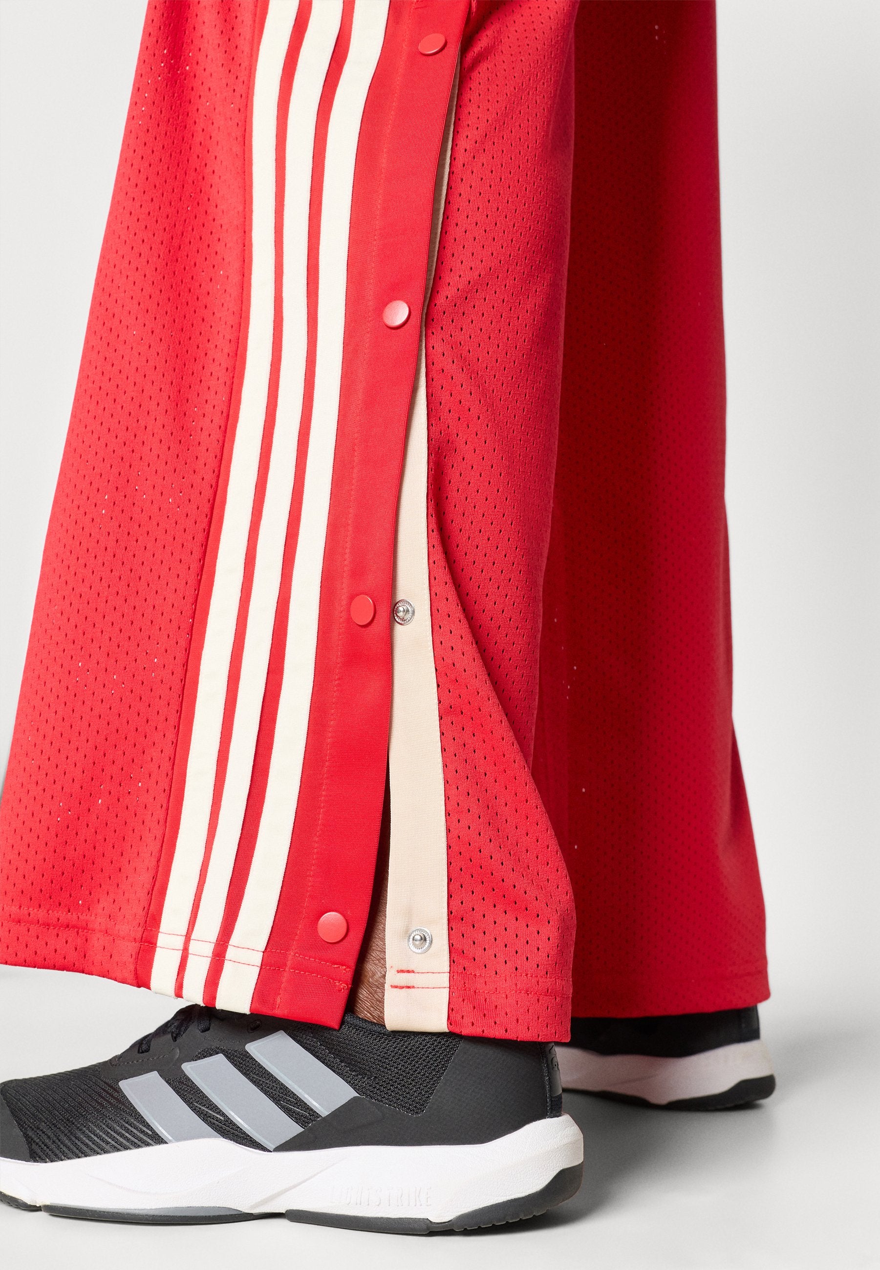 STADIUM MESH - Tracksuit bottoms - pure ruby/off white/crystal linen