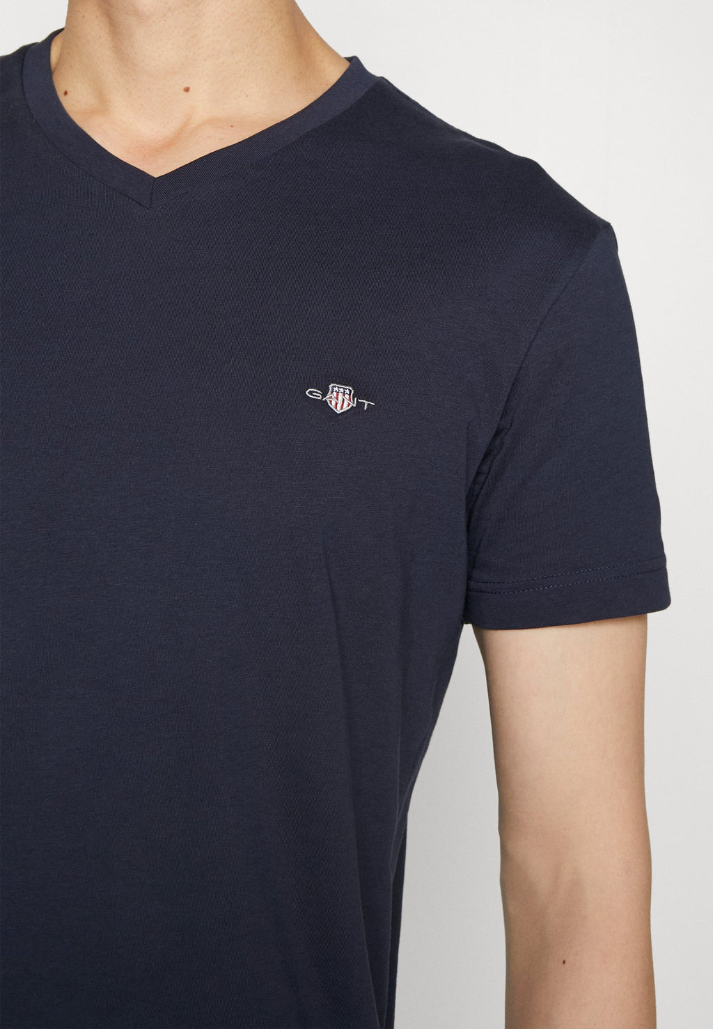 SHIELD V NECK - Basic T-shirt - evening blue