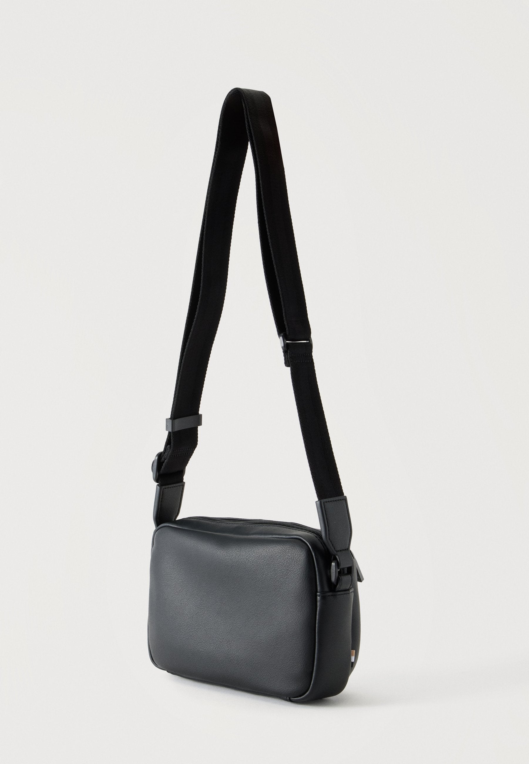 Cross body bag - black