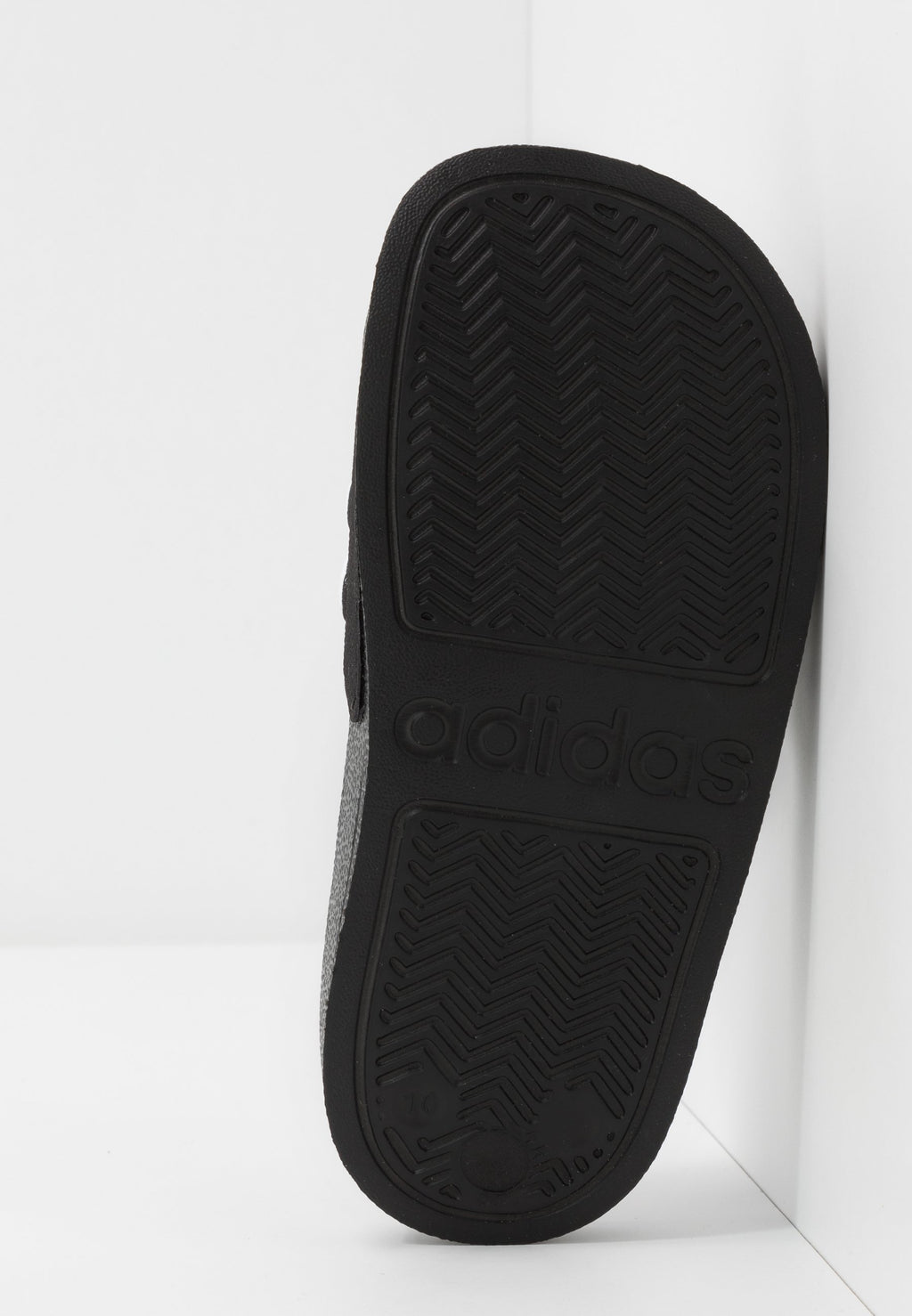 ADILETTE SHOWER UNISEX - Pool slides - core black/footwear white