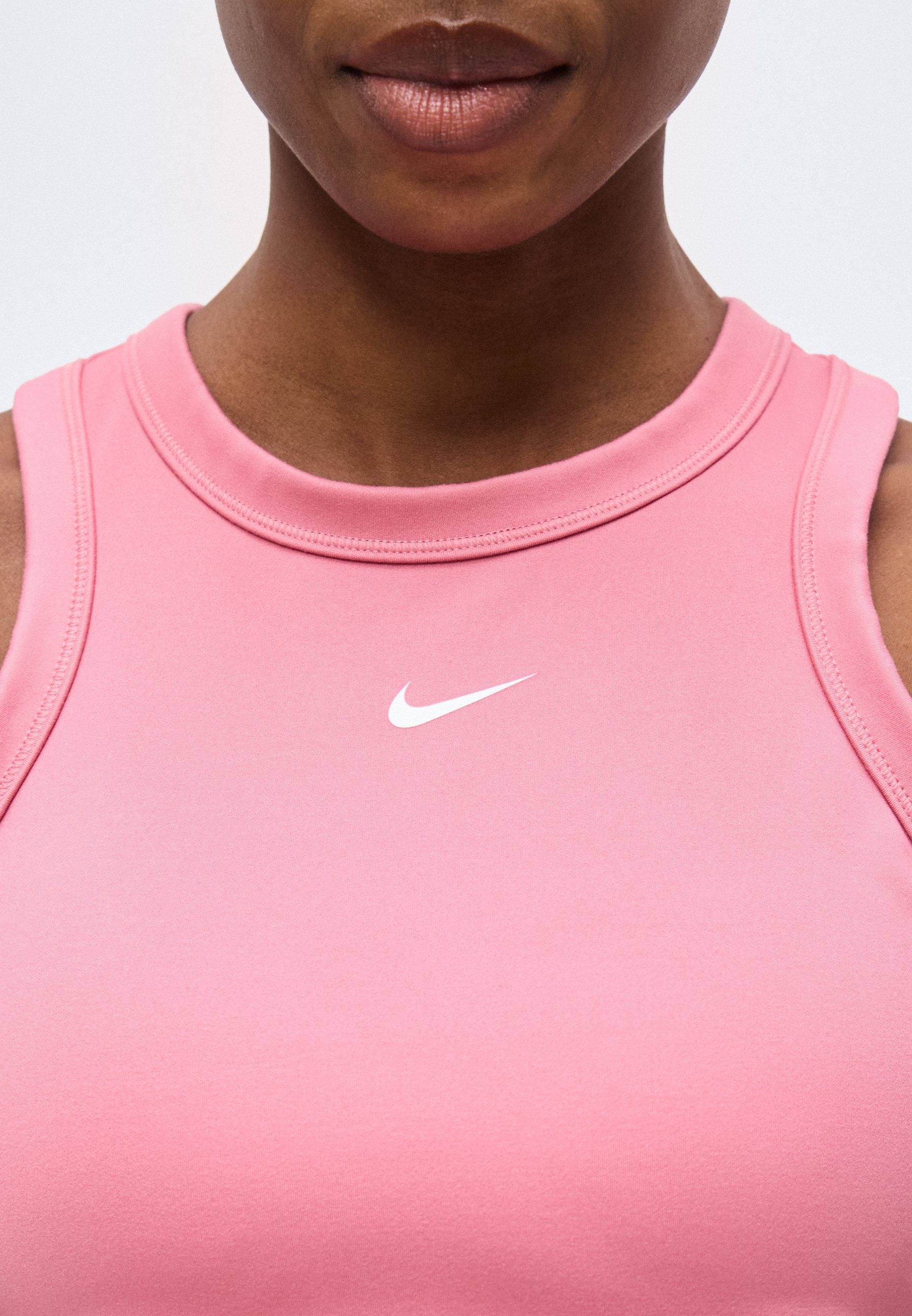 ONE FITTED CROP TANK - Top - peony/white