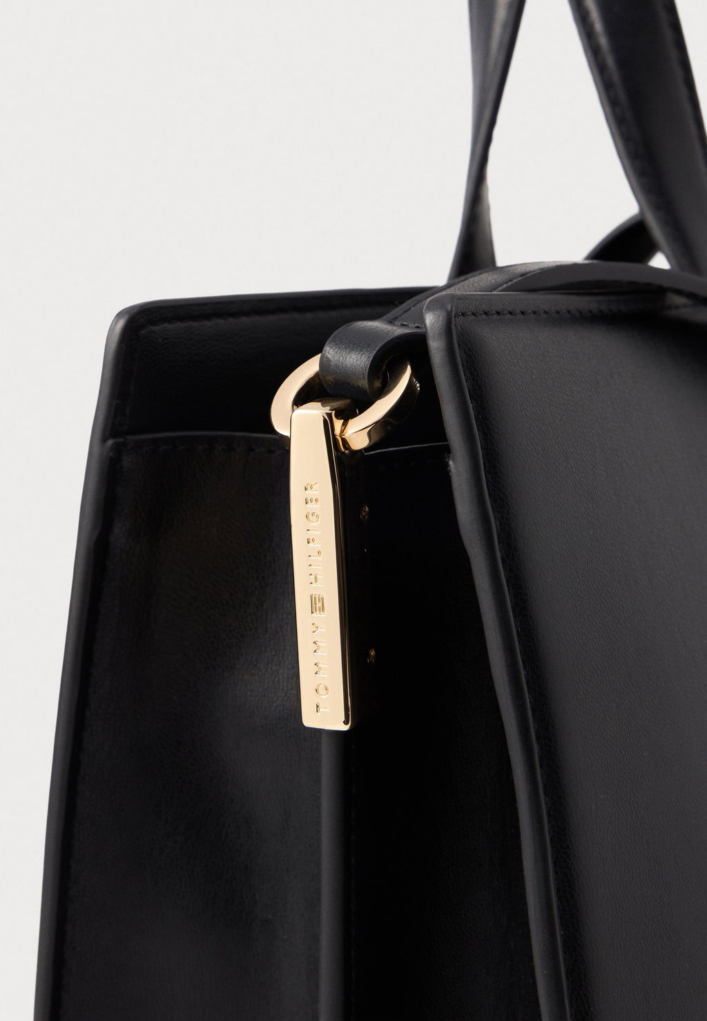 HERITAGE TH MONOGRAM PLAQUE SATCHEL - Cross body bag - black