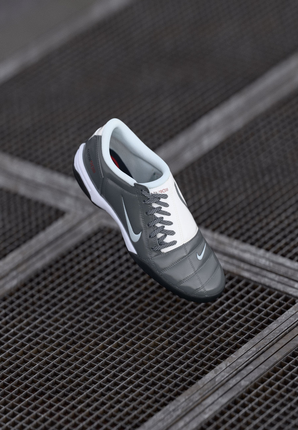 TOTAL 90 - Trainers - light graphite/metallic summit white/black/varsity red