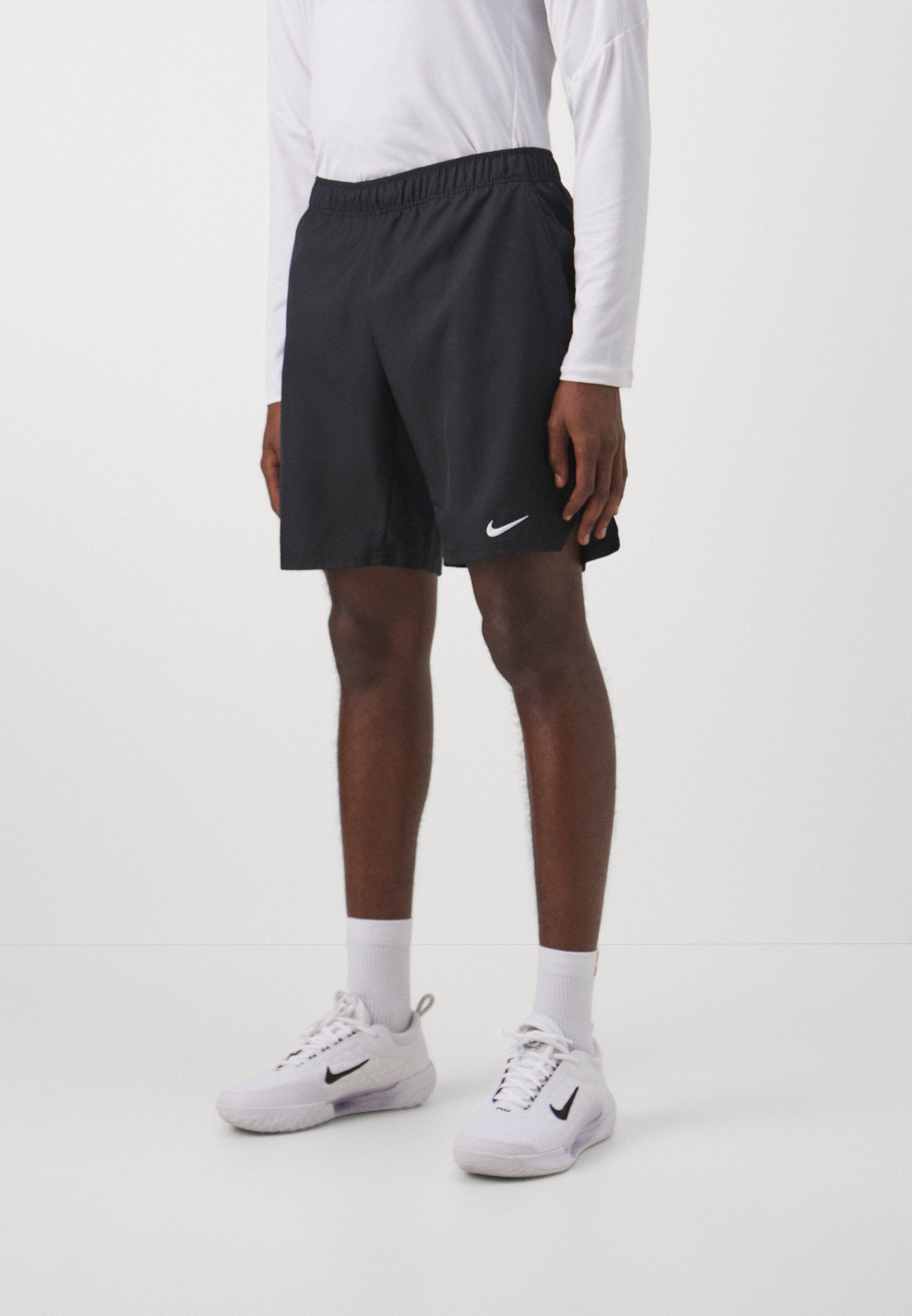 COURT VICTORY - Sports shorts - black/white