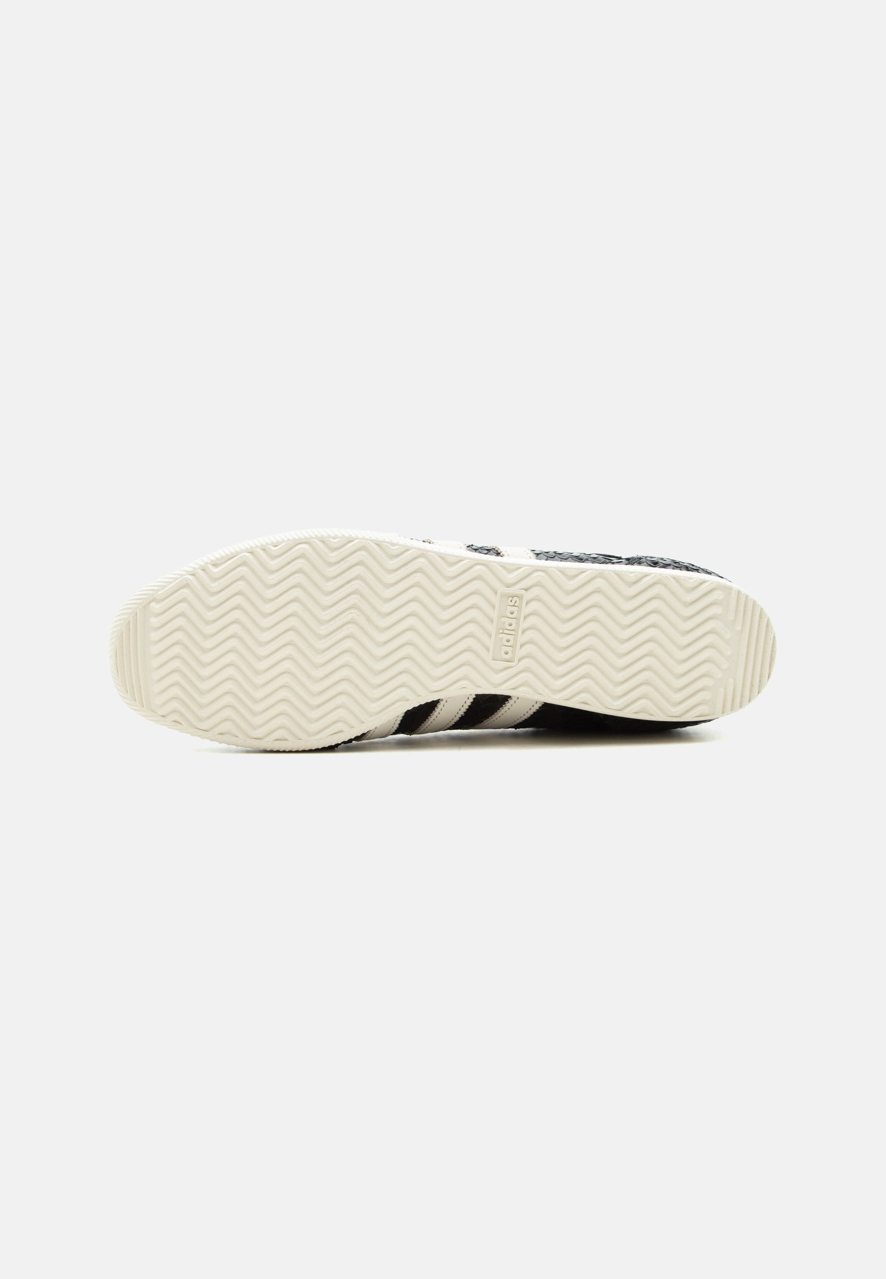 JAPAN - Trainers - core black/off white