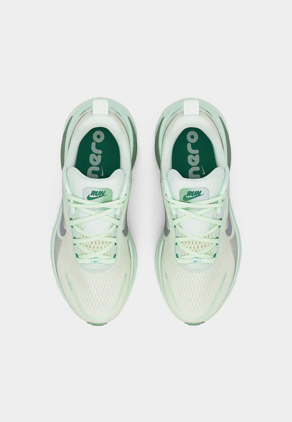VOMERO 18 - Chaussures de running sur route - vert clair/argenté métallisé/vapeur