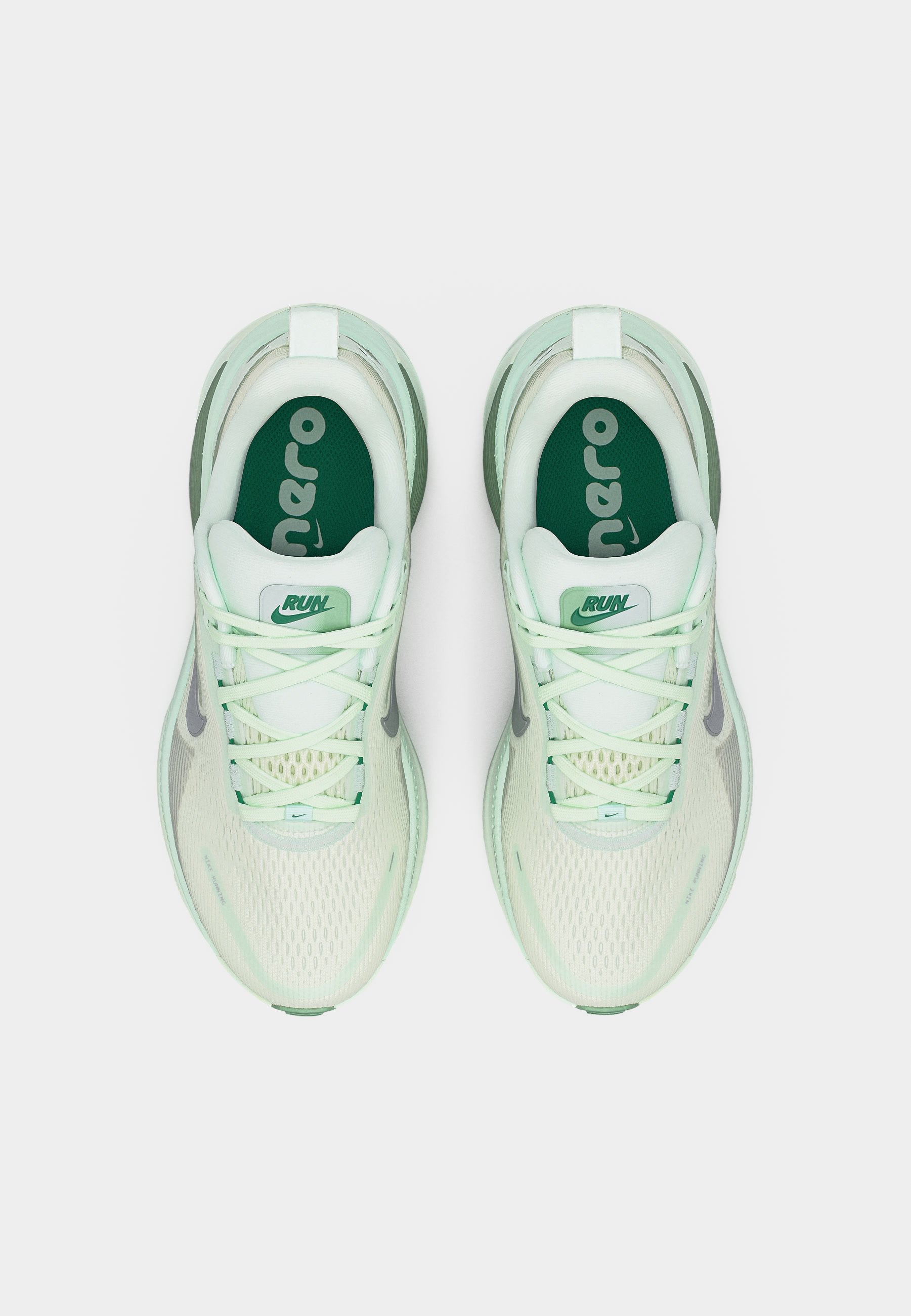 VOMERO 18 - Chaussures de running sur route - vert clair/argenté métallisé/vapeur