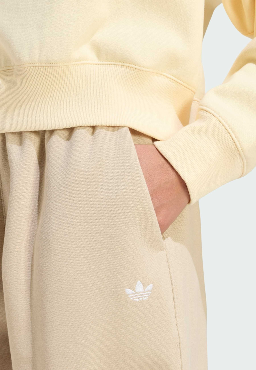 ESS FL JOGGER - Tracksuit bottoms - khaki three