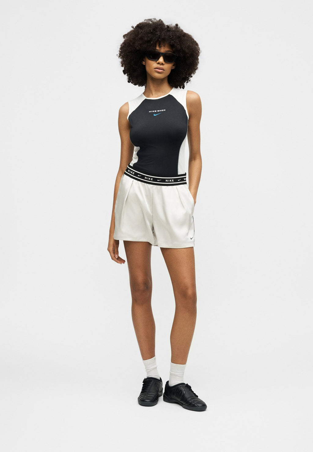 Shorts - light bone/black