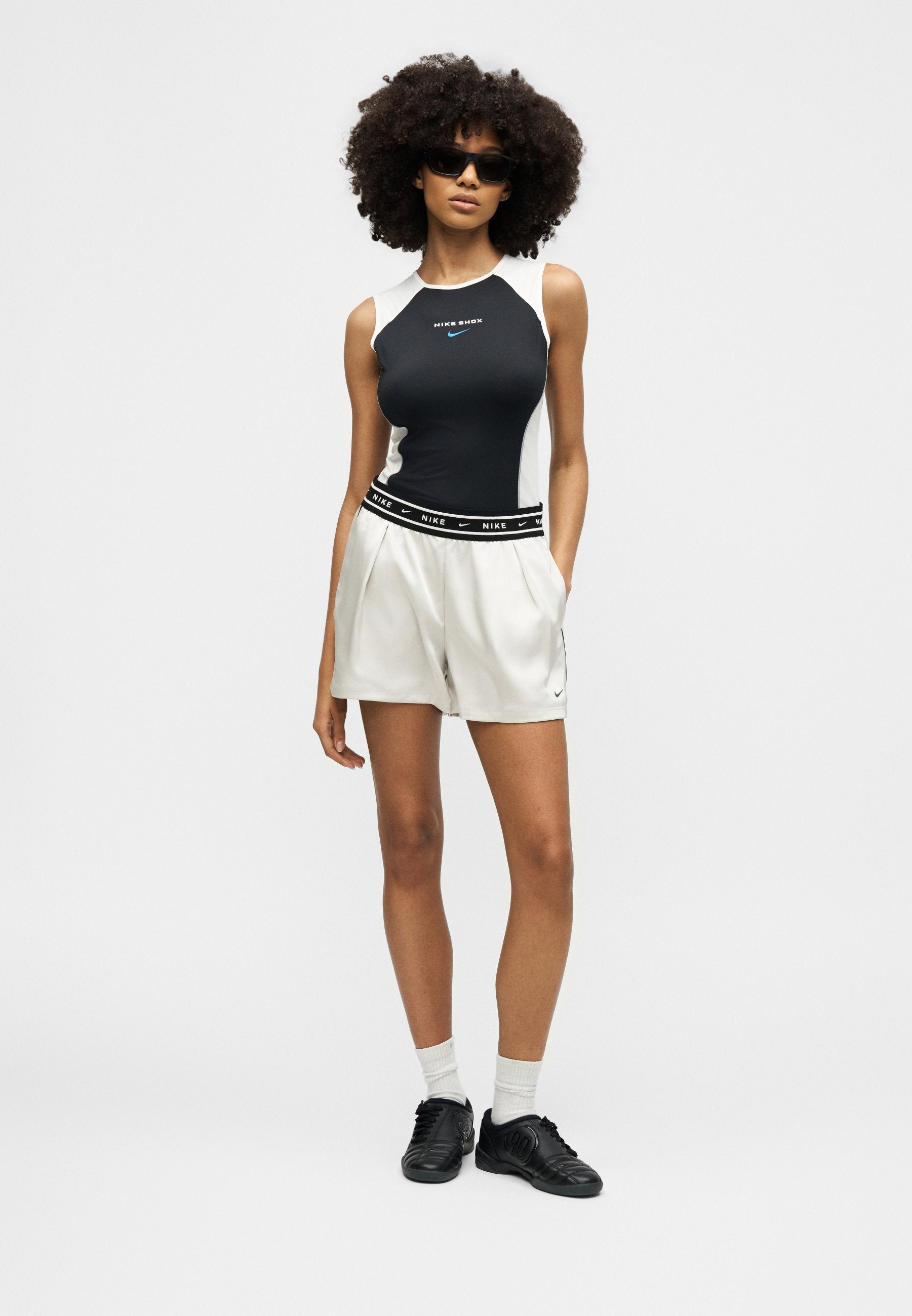 Shorts - light bone/black