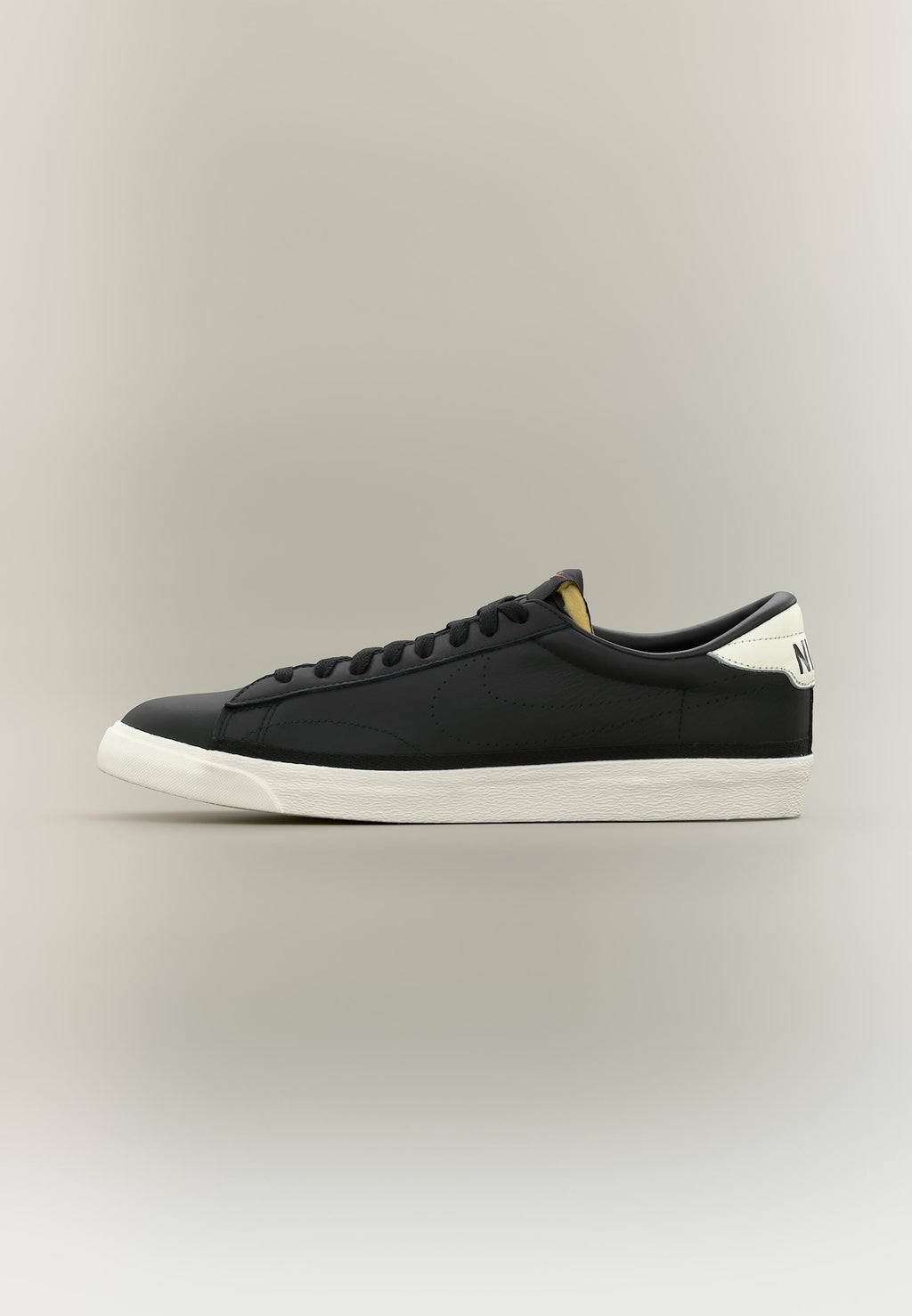 TENNIS CLASSIC SMASH UNISEX - Trainers - black/sail/team orange