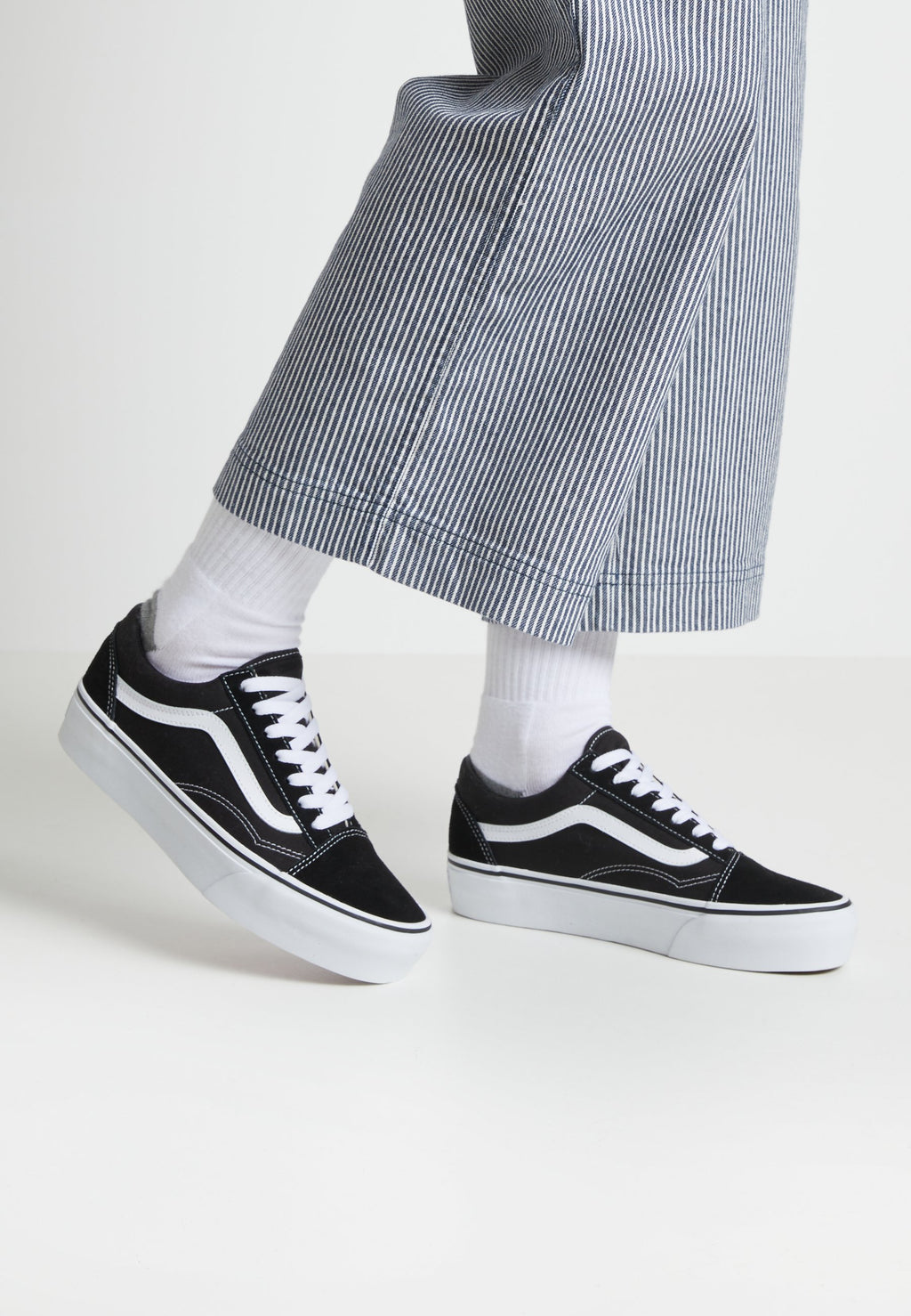 UA OLD SKOOL PLATFORM - Trainers - black/white