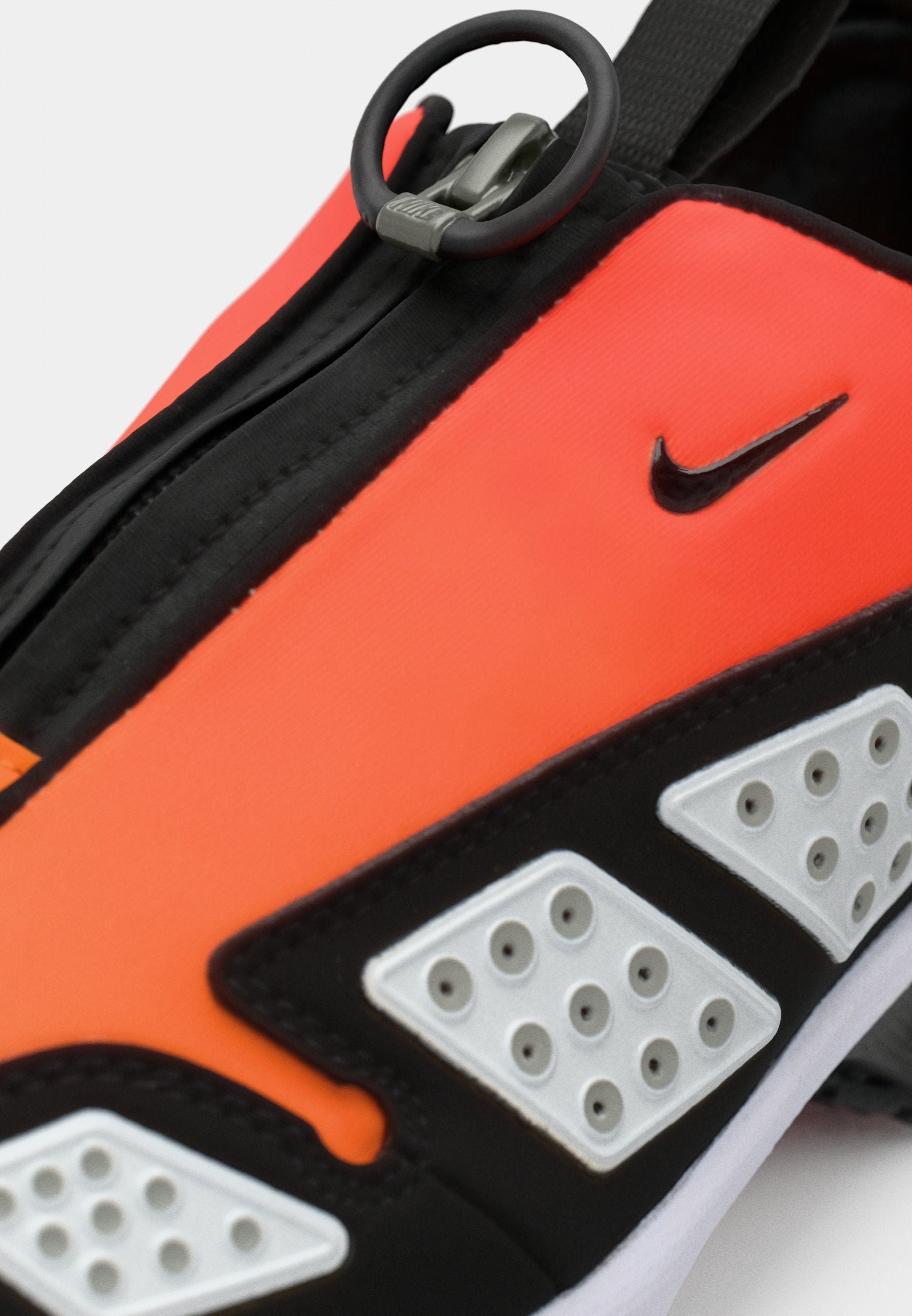 W AIR MAX SNDR FADE - أحذية رياضية - قرمزي ساطع/أسود/سيراميك/أبيض/فضي