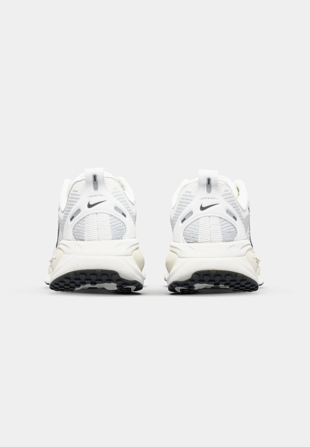 VOMERO 18 - Road running shoes - summit white/black/coconut milk