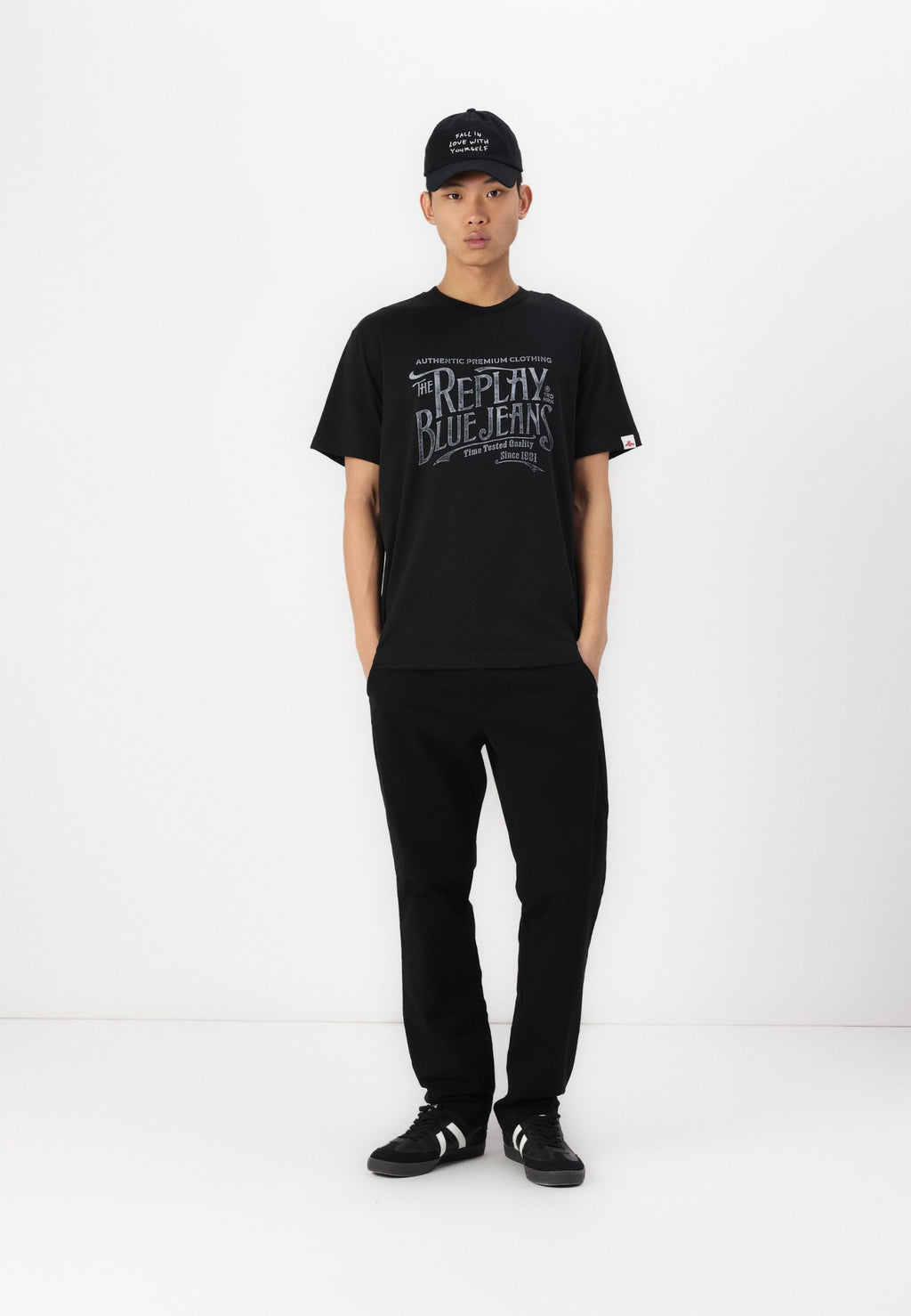 ESSENTIAL STRAIGHT FIT - Trousers - true black