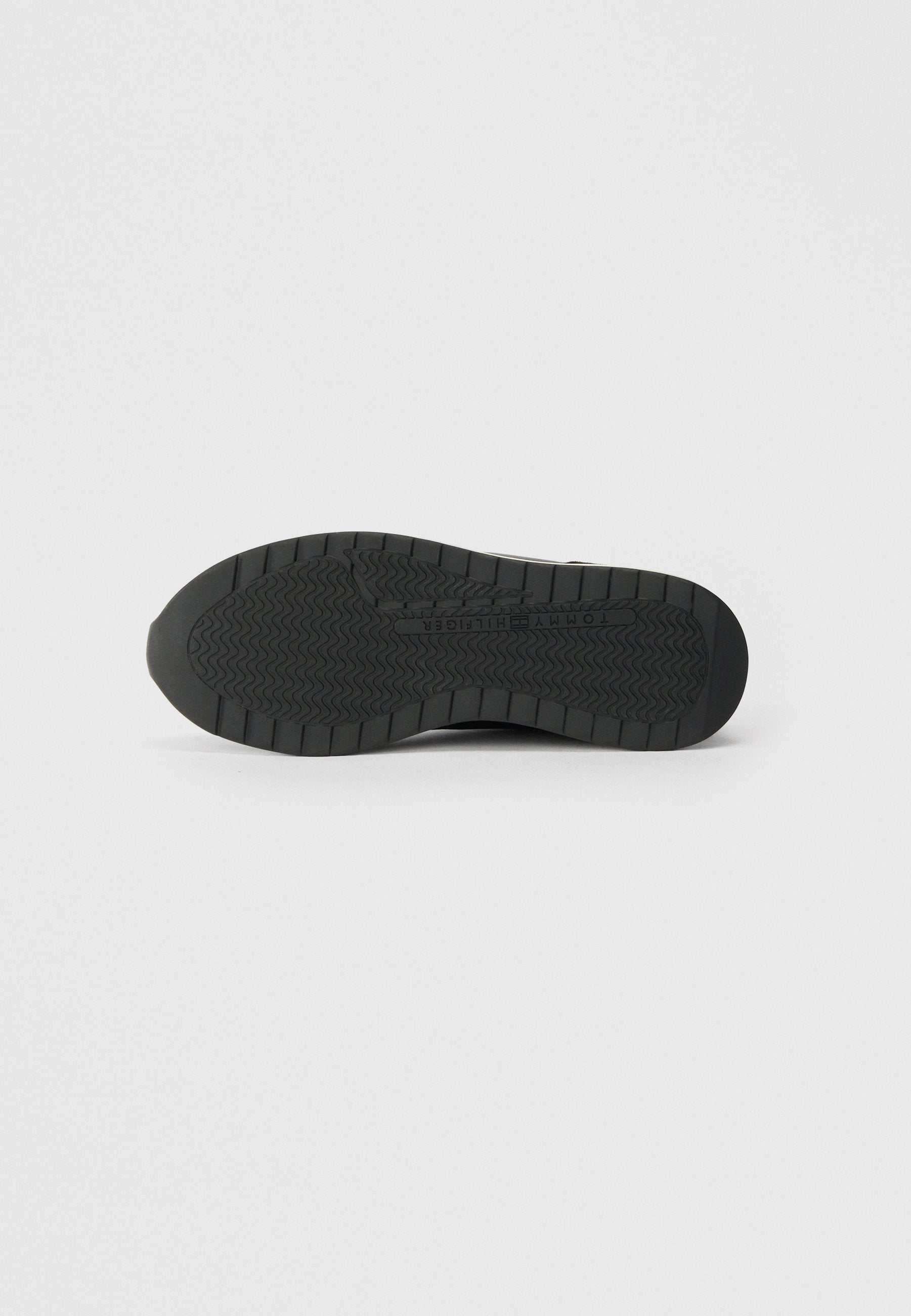 EMBOSSED TH MONOGRAM LEATHER TRAINERS - Trainers - black