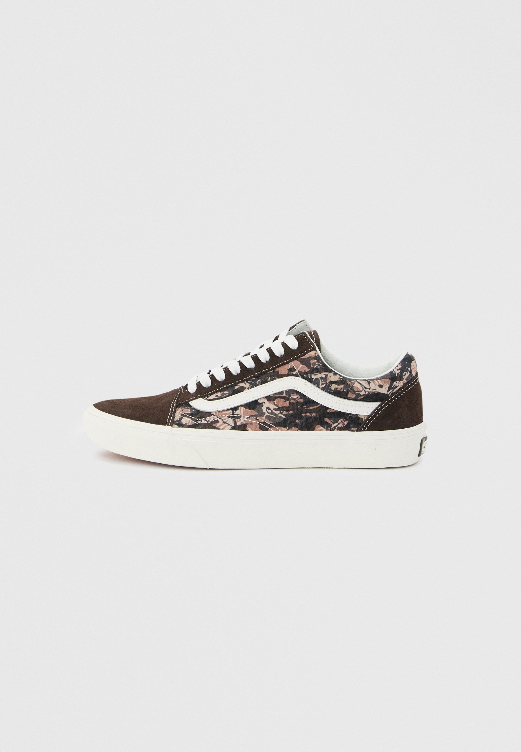 OLD SKOOL UNISEX - Skate shoes - brown
