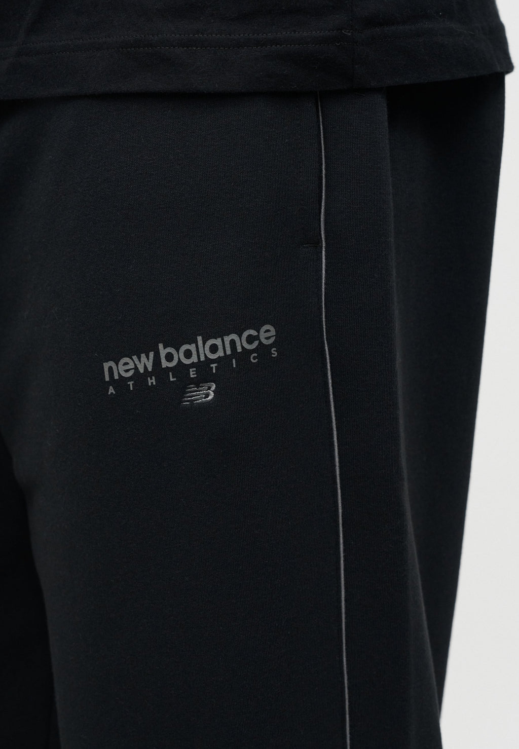 LINEAR GRAPHIC PANT - Tracksuit bottoms - black