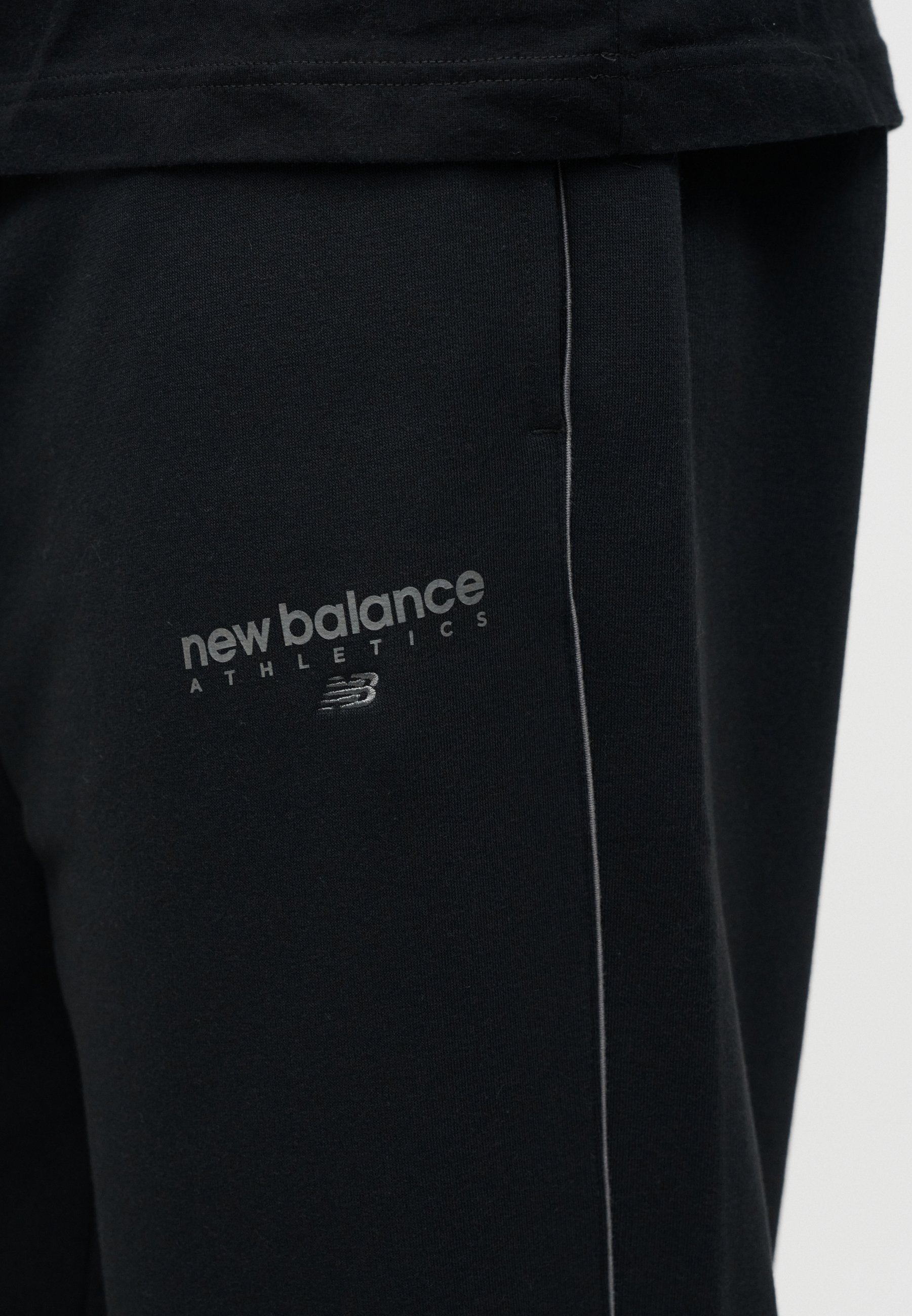 LINEAR GRAPHIC PANT - Tracksuit bottoms - black