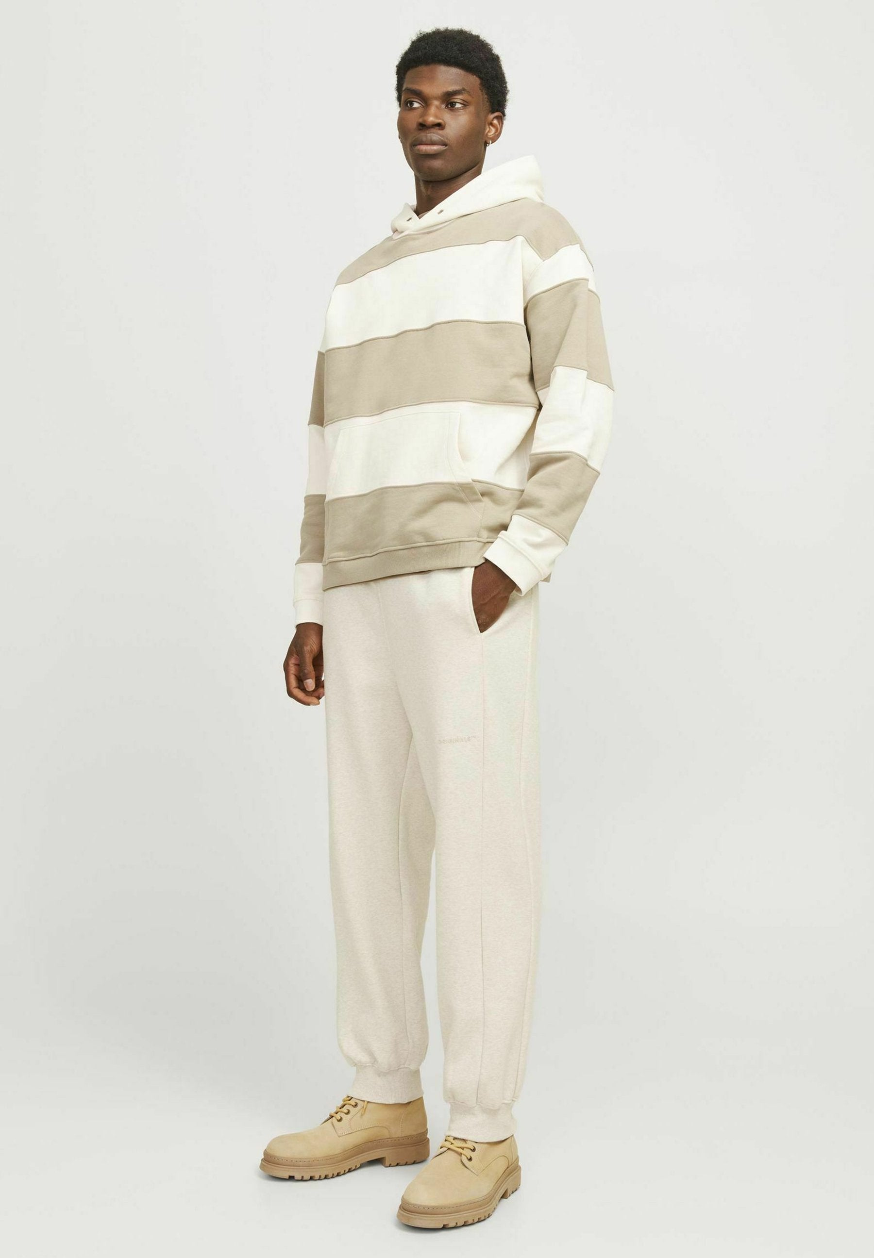 Loose Fit - Tracksuit bottoms - oatmeal