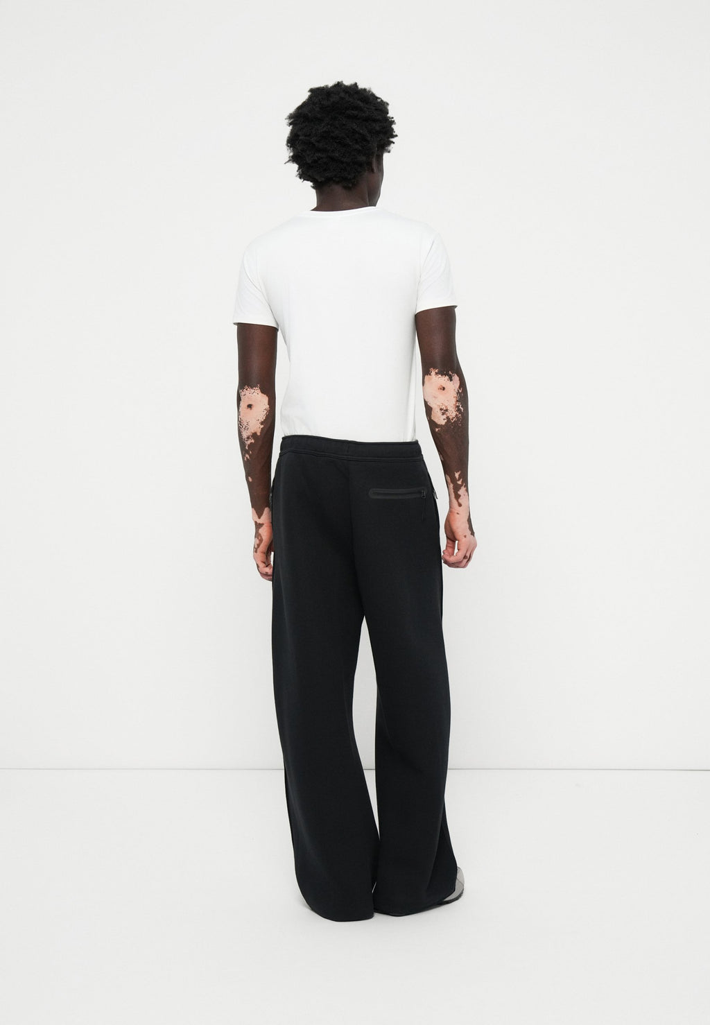 BOTTOM - Tracksuit bottoms - black