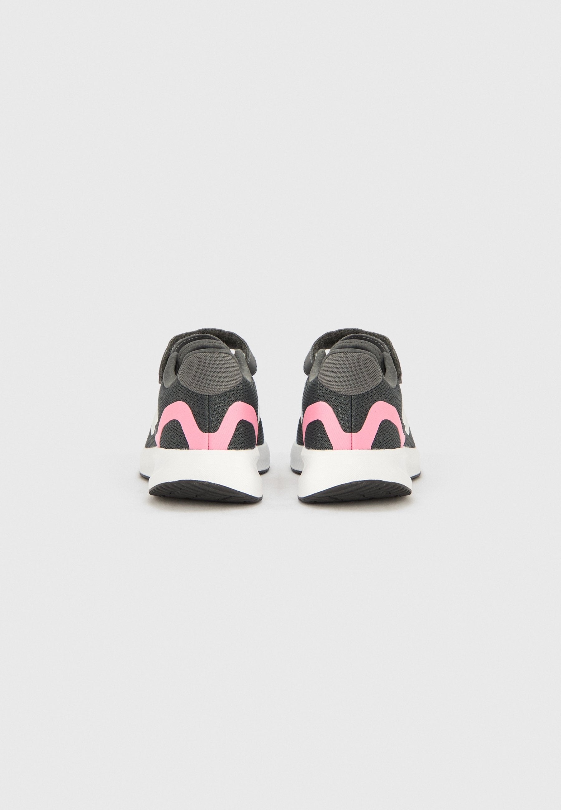RUNFALCON 5 UNISEX - Road running shoes - grey six/crystal white/bliss pink