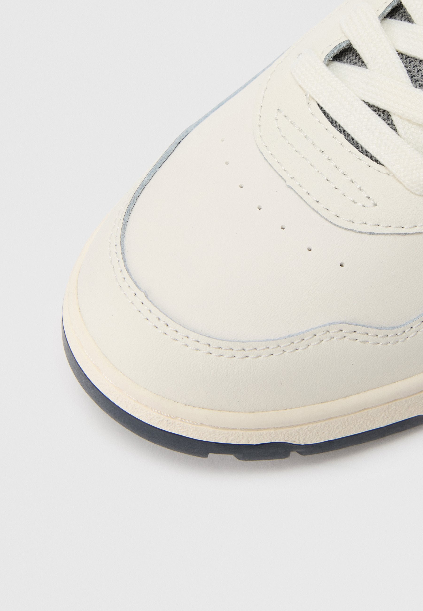 MIXED TEXTURE BASKETBALL TRAINERS WITH LEATHER - Trainers - universal grey