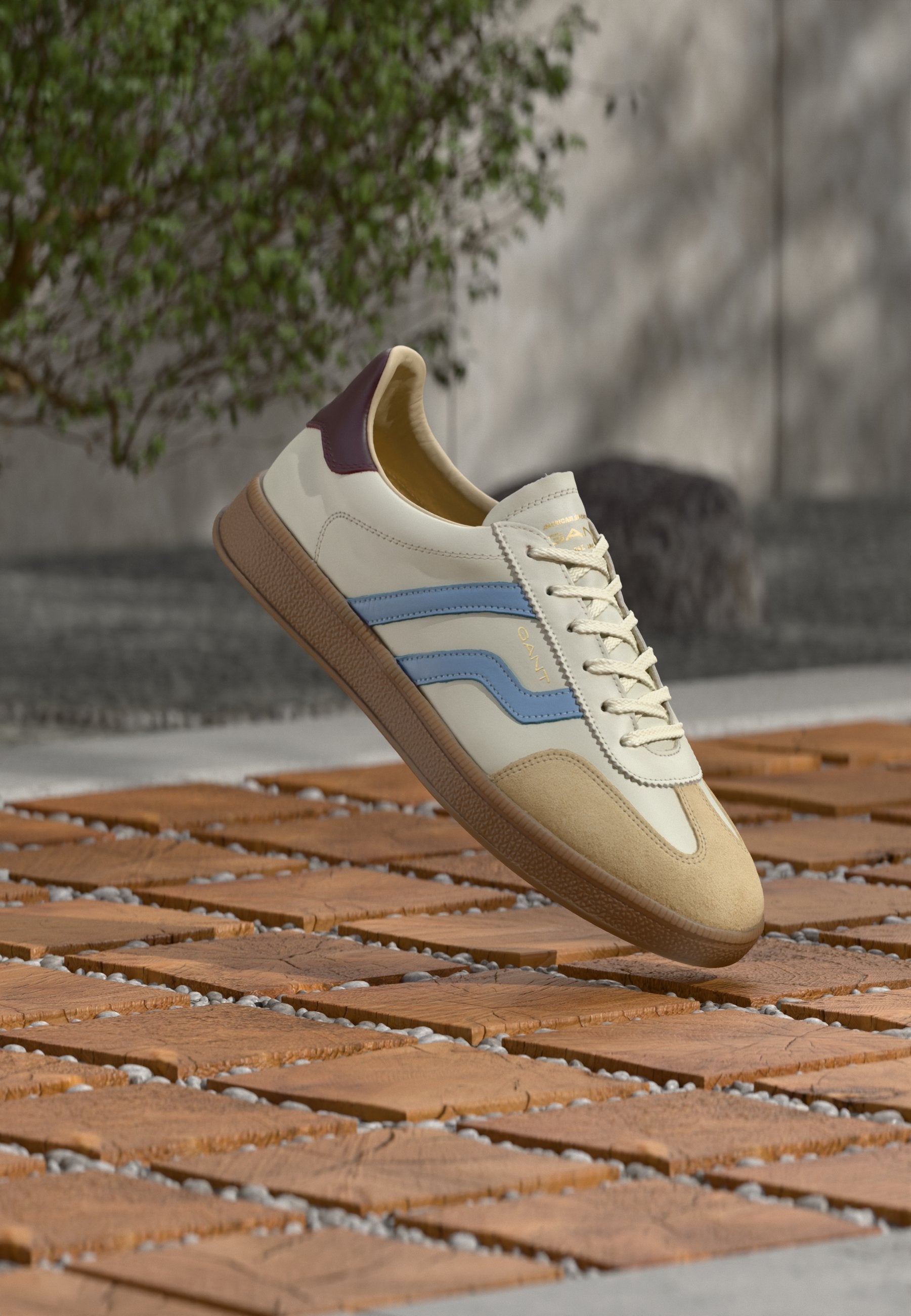 Trainers - off white/blue