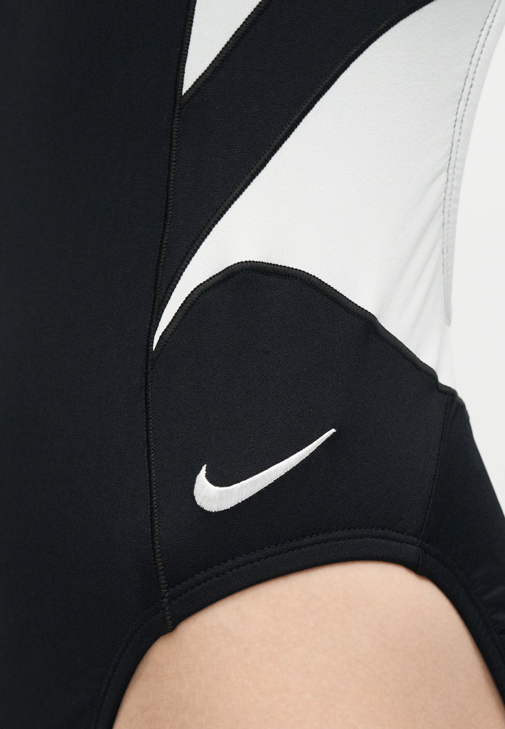 HYDRASTRONG TEAM COLORBLOCK RACERBACK ONE PIECE - Maillot de bain - black/white