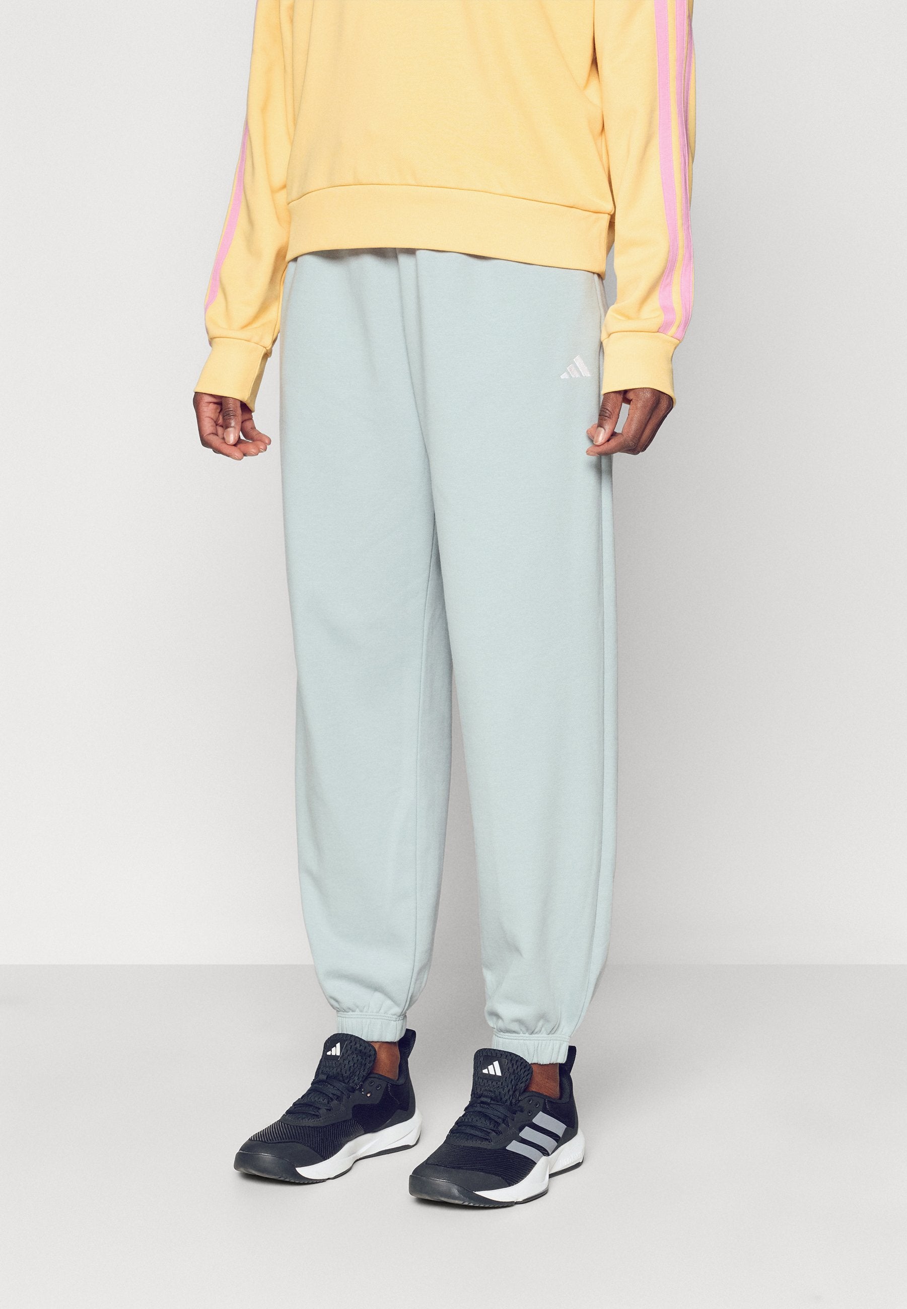 ESSENTIALS SMALL LOGO FRENCH TERRY CUFFED - Tracksuit bottoms - sage/white
