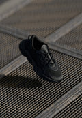 OZWEEGO UNISEX - أحذية رياضية - أسود أساسي/رمادي خمسة