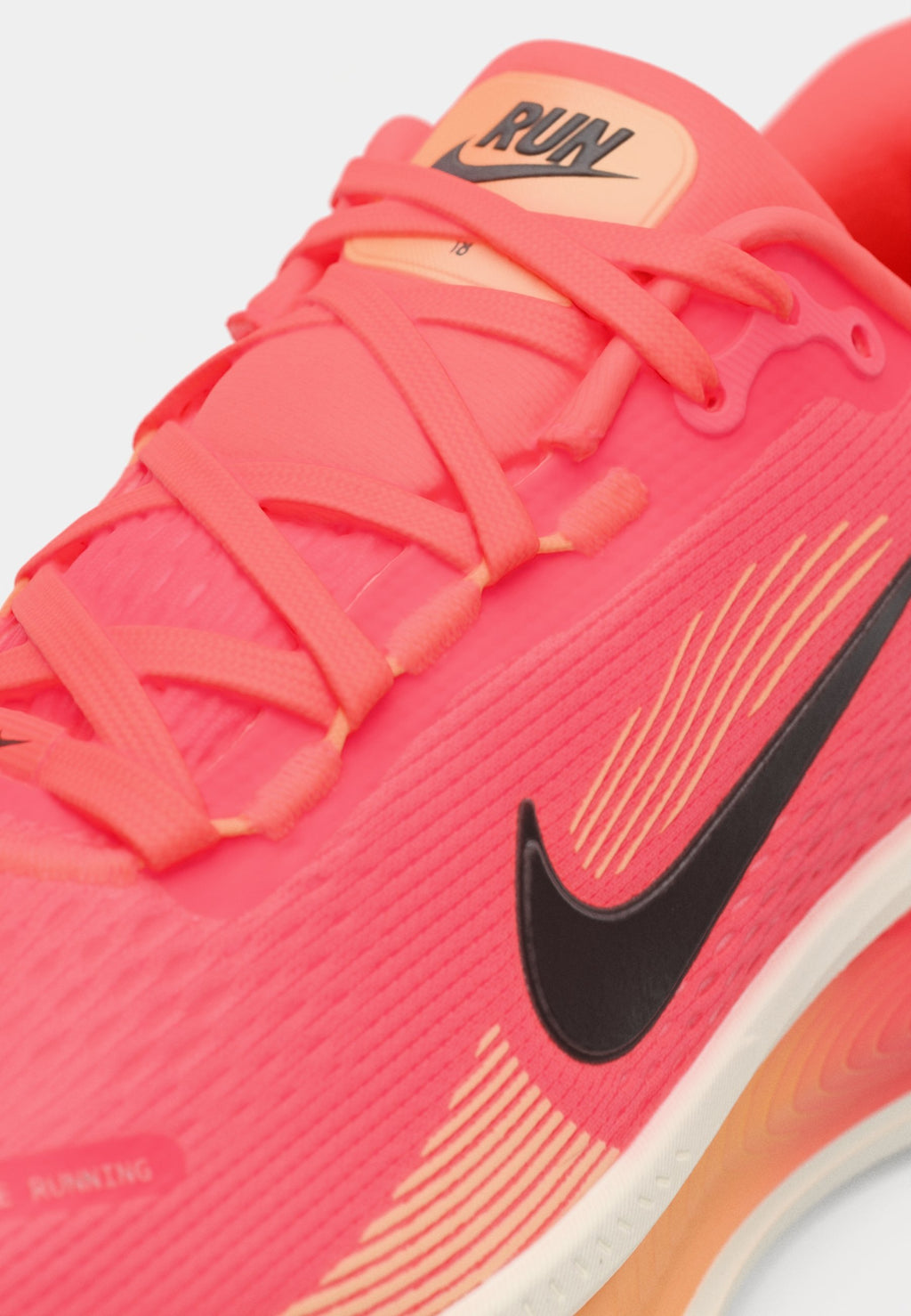 VOMERO 18 - Chaussures de running sur route - hot lava/black/chalk/orange pulse/orange chalk