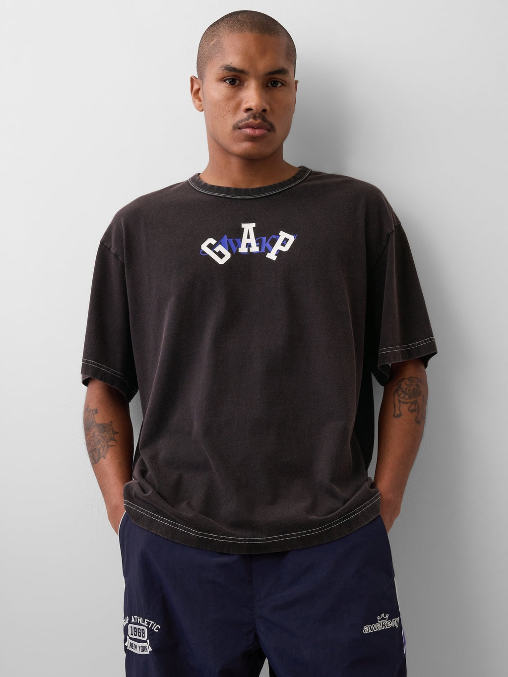 GAP AWAKE NY BOXY TEE UNISEX - Print T-shirt - moonless night